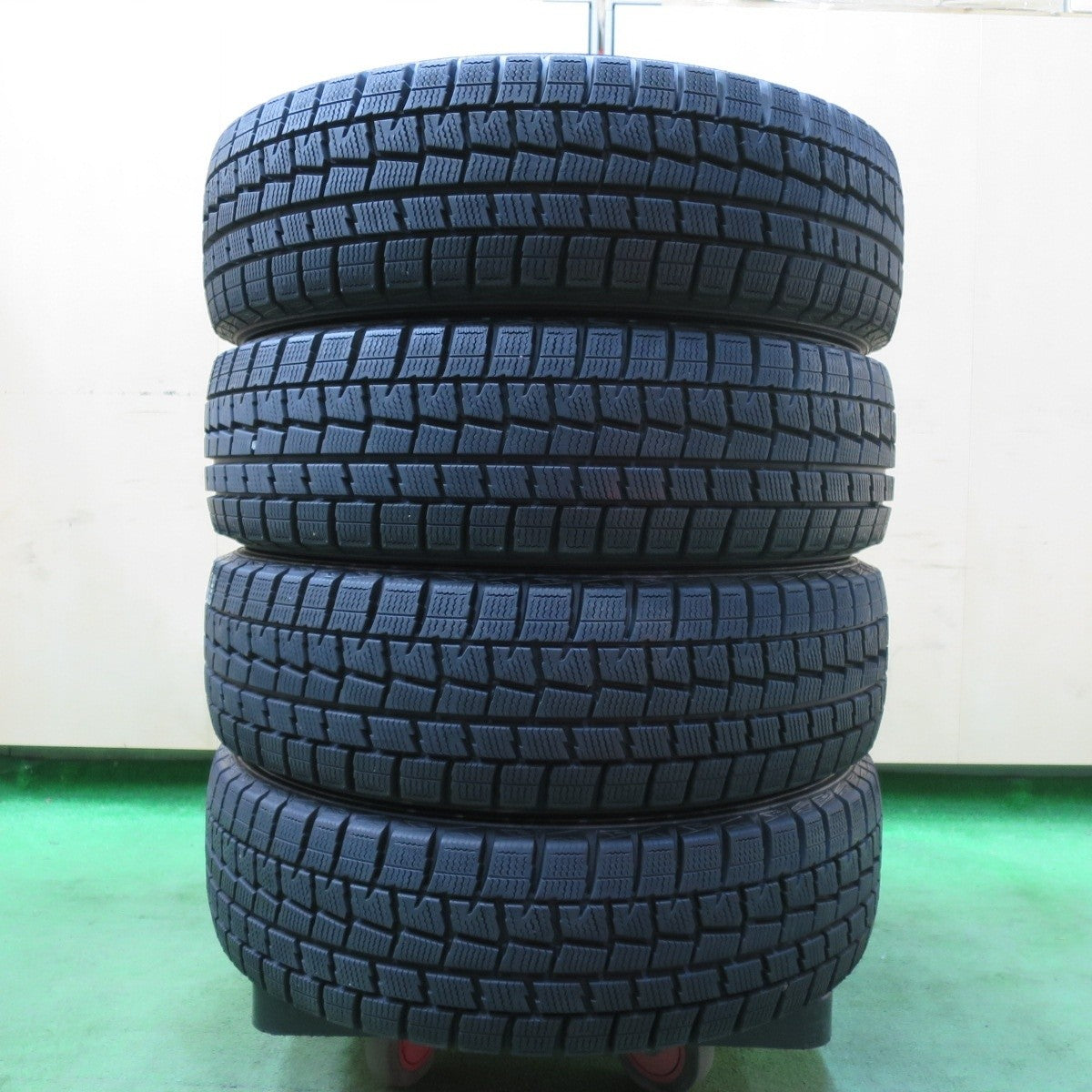 [送料無料] バリ溝！9分★スタッドレス 165/65R15 ダンロップ ウインターマックスWM01 JOKER ソリオ ハスラー等 PCD100/4H★4120702イス