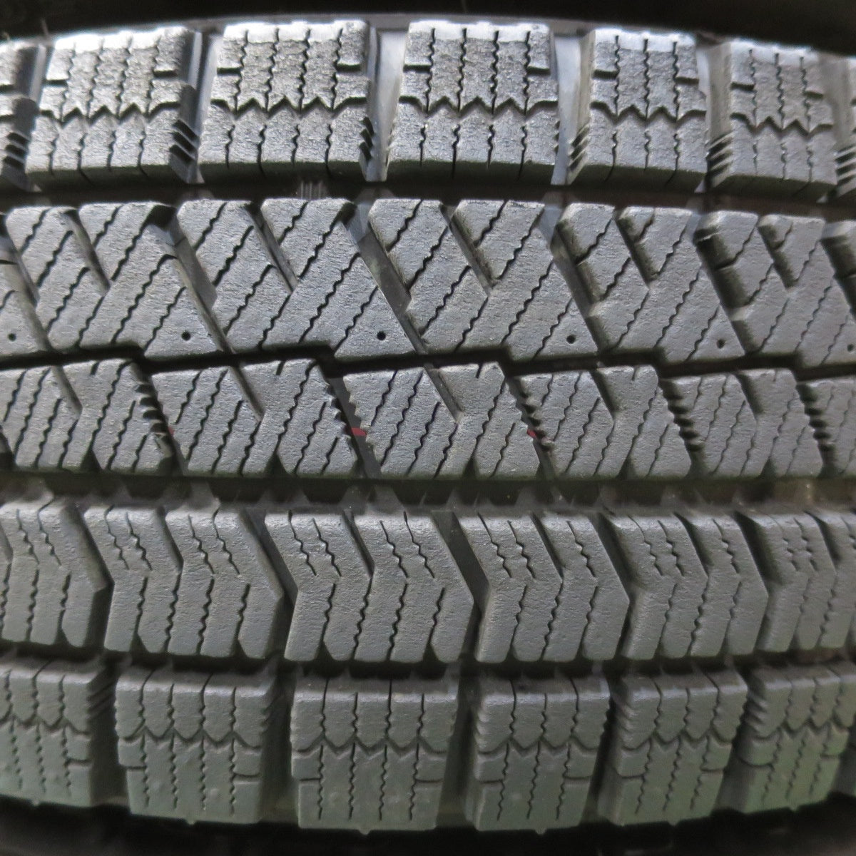 バリ溝！23年！キレイ！9.5分★スタッドレス 175/70R14 ブリヂストン ブリザック VRX2 VELVA CHARGE ヴェルヴァ 14インチ PCD100/4H★5112811イス