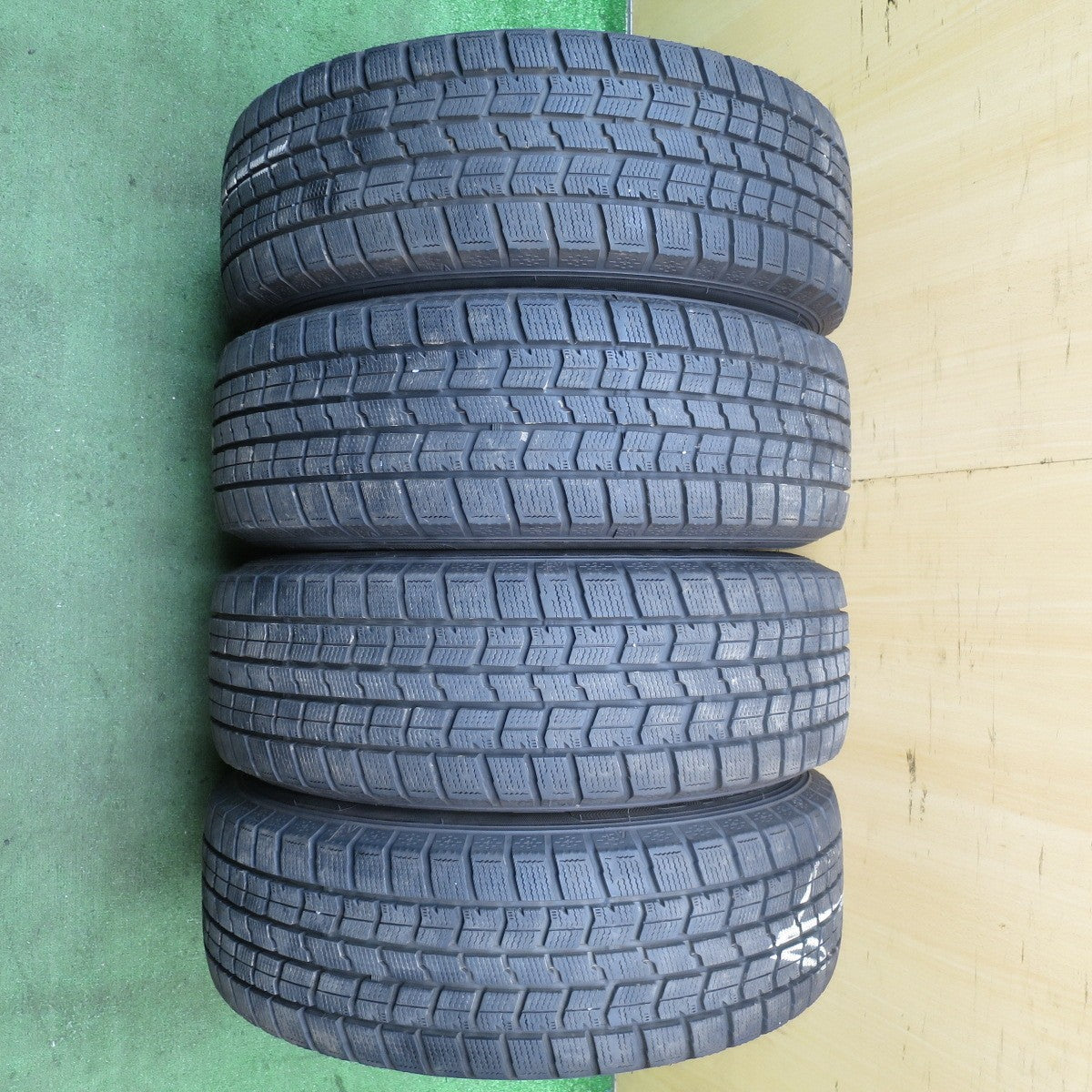 バリ溝！22年！9.5分以上★プリウス 等 195/65R15 スタッドレス グッドイヤー アイスナビ7 BEO ベオ 15インチ PCD100/5H★5081801NJス