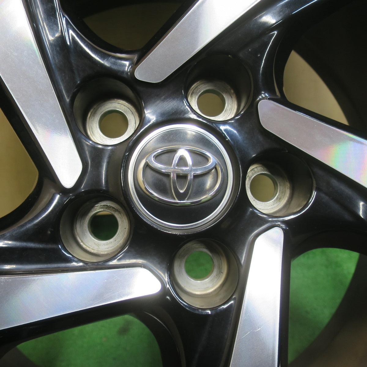 バリ溝！キレイ！9.5分★トヨタ C-HR 純正 225/50R18 ヨコハマ BluEarth-RV RV03 18インチ CHR PCD114.3/5H★6031410イノ