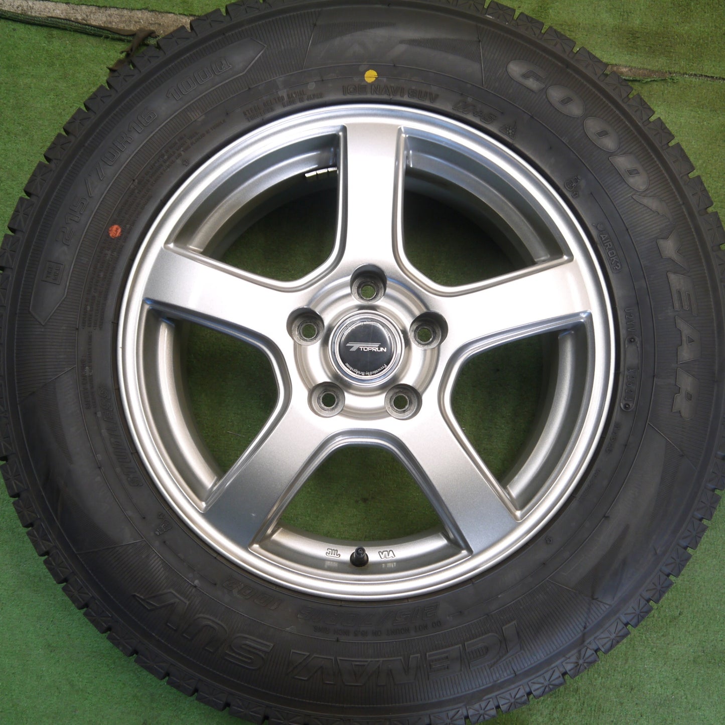 ほぼ未使用！24年！キレイ◎スタッドレス 215/70R16 グッドイヤー アイスナビ SUV TOPRUN トップラン 16インチ PCD114.3/5H◎6062306Hス