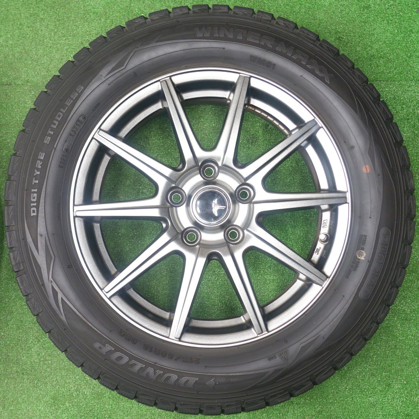 バリ溝！9分★スタッドレス 215/60R16 ダンロップ ウインターマックス WM01 VEMOTION Vエモーション 16インチ PCD114.3/5H★6013103KTス
