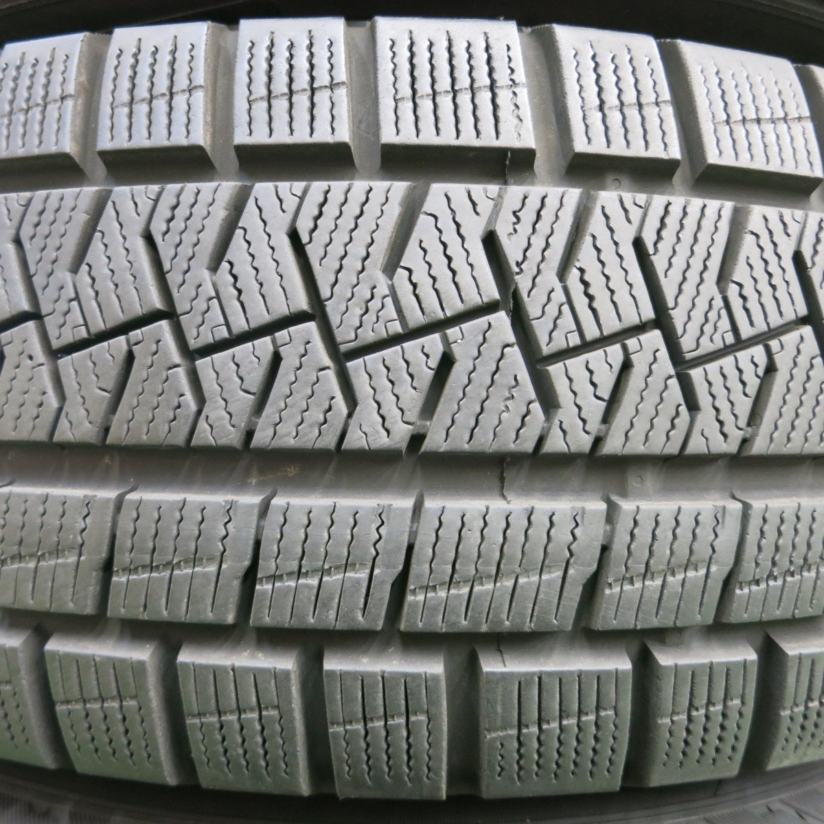 *送料無料* バリ溝！8.5分★スタッドレス 195/65R15 ピレリ アイスアシンメトリコ JOKER ジョーカー 15インチ PCD114.3/5H★4042912イス