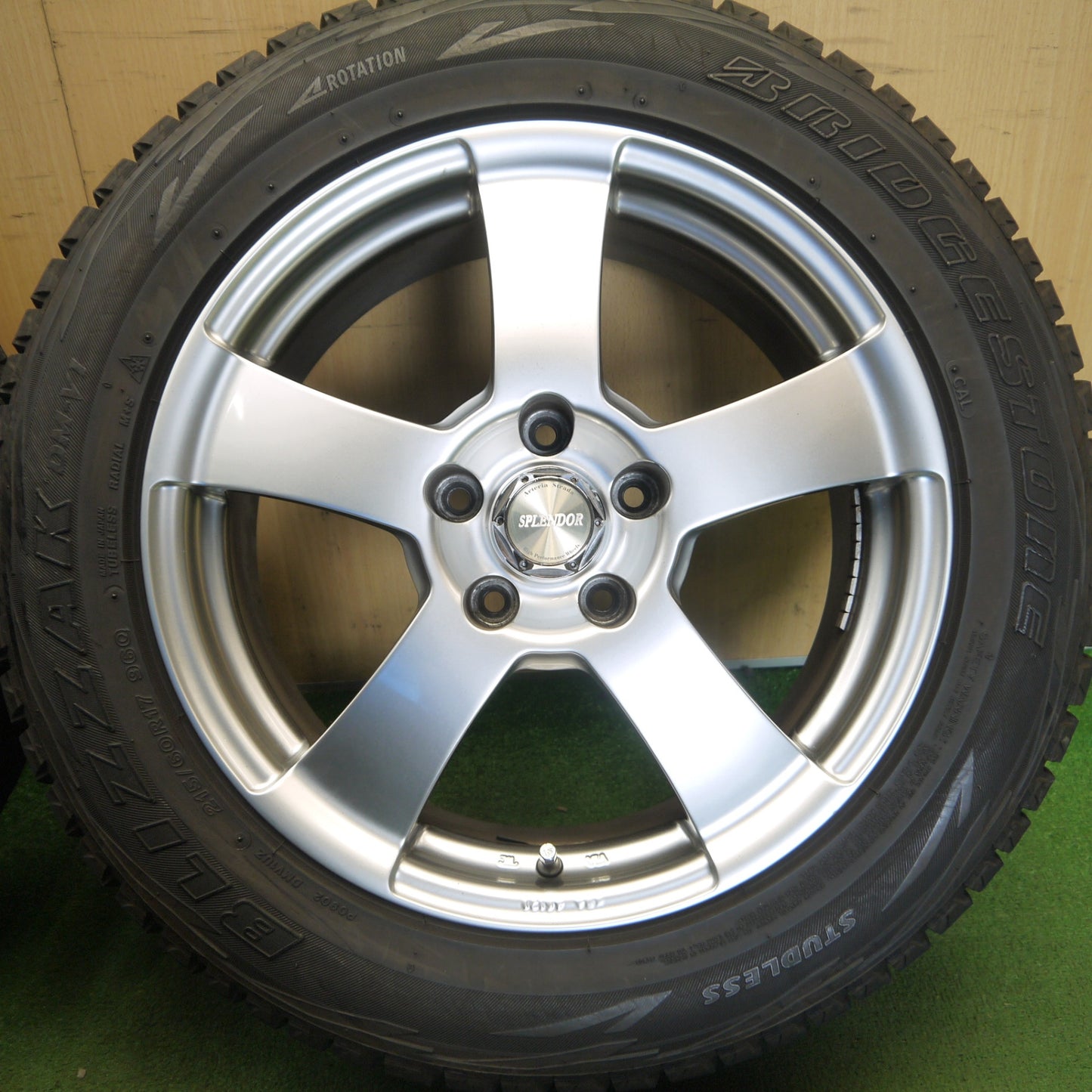 バリ溝！キレイ！9分◎スタッドレス 215/60R17 ブリヂストン ブリザック DM-V1 SPLENDOR スプレンダー 17インチ PCD114.3/5H◎6062307Hス