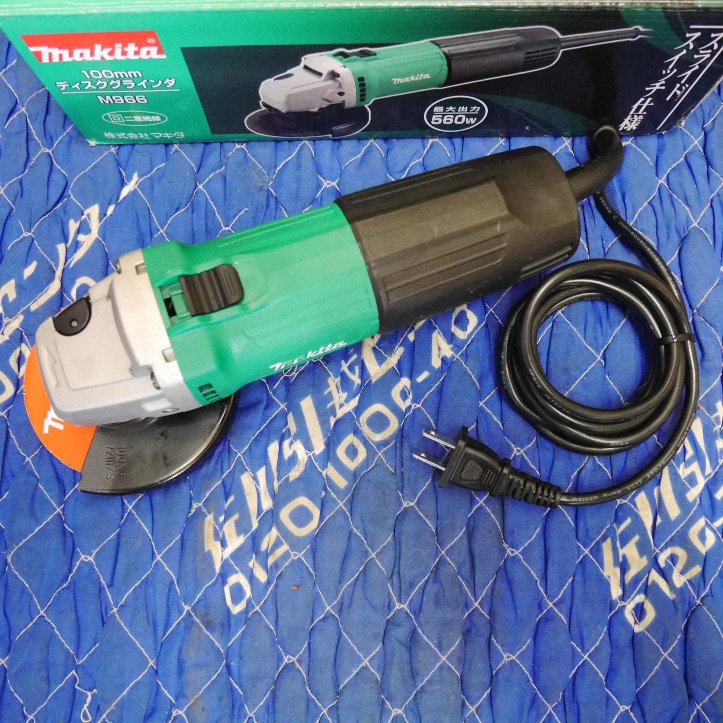 [送料無料] キレイ！替刃付き☆マキタ 100mm ディスクグラインダ M966 電動 工具 研摩 研磨 機 切断 研削 サビ落とし コード式 100V makita☆