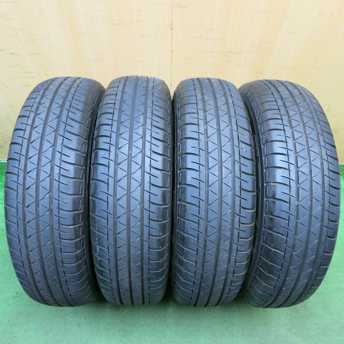 バリ溝！22年！キレイ！9.5分以上◎日産 キャラバン 純正 スチール 195/80R15 107/105N ヨコハマ BluEarth-Van RY55 ブルーアース 15インチ PCD139.7/6H◎6091207HAノ