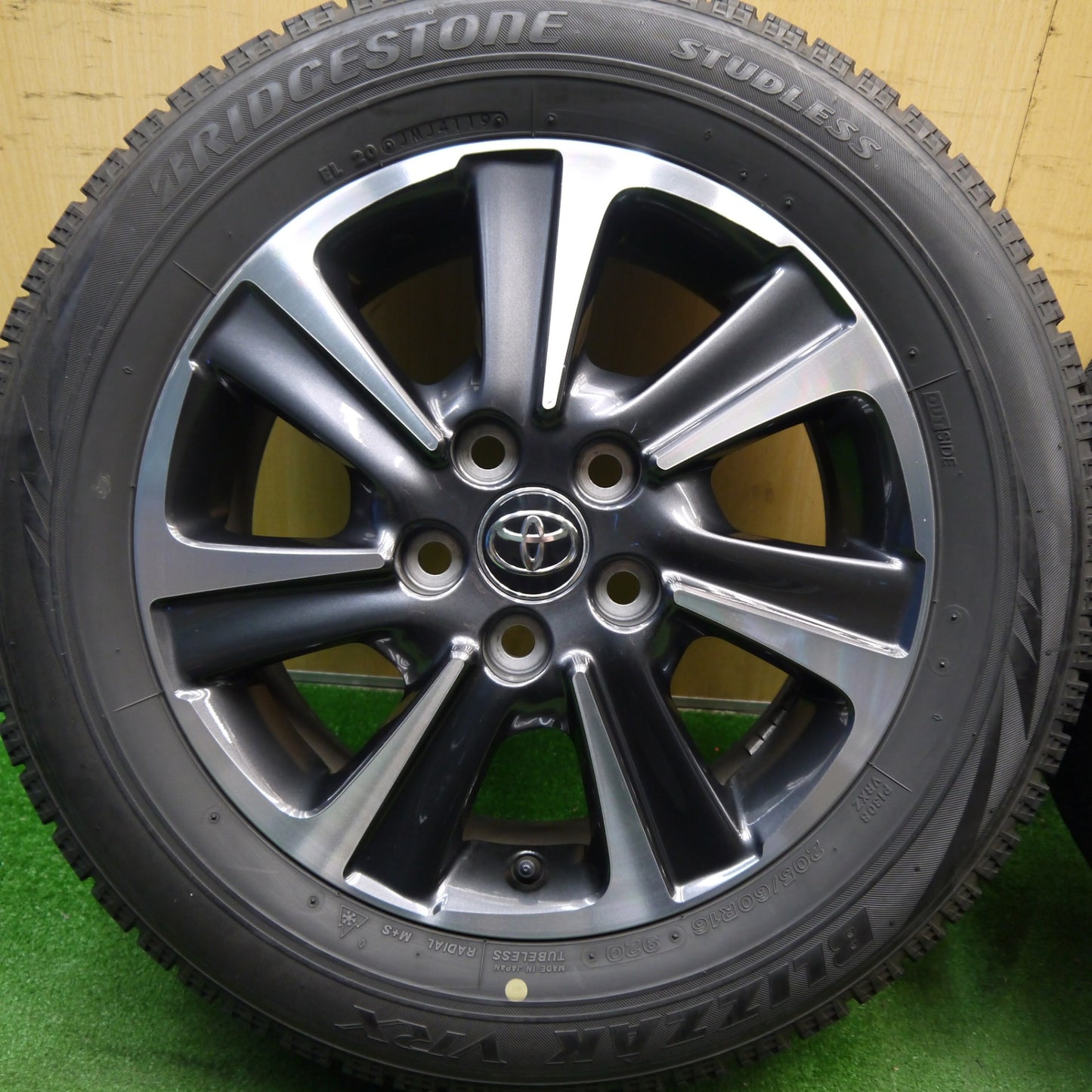 キレイ★トヨタ 80系 ノア ヴォクシー 純正 205/60R16 スタッドレス ブリヂストン ブリザック VRX 16インチ PCD114.3/5H★5041502Hス