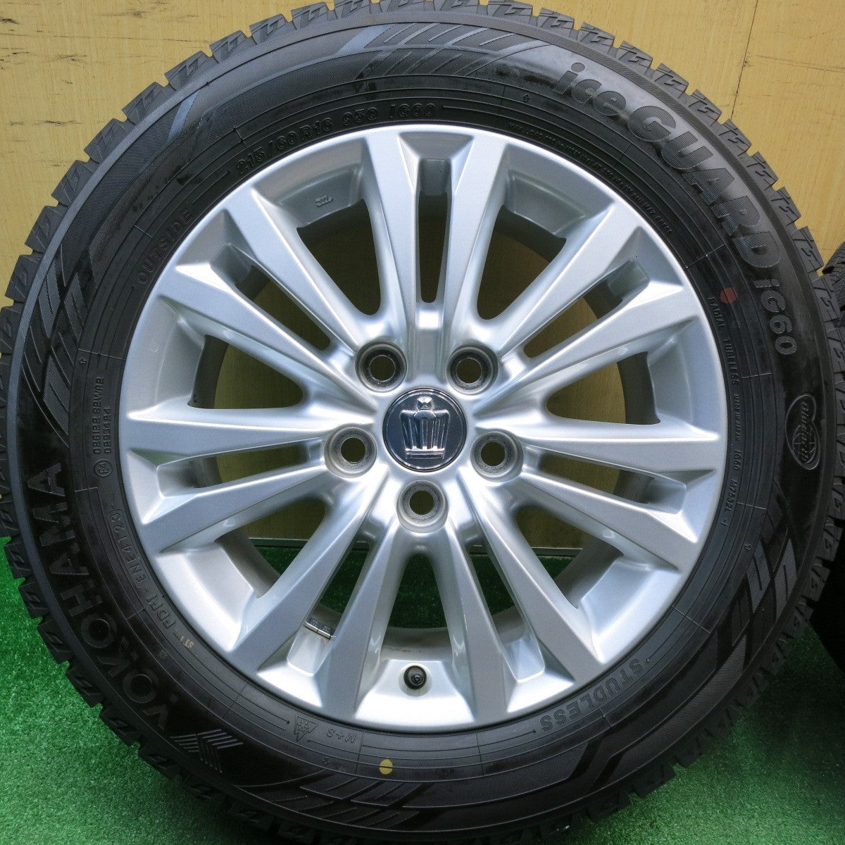 バリ溝！23年！9.5分★トヨタ 210系 クラウン ロイヤル 純正 215/60R16 スタッドレス ヨコハマ アイスガード iG60 16インチ PCD114.3/5H★5121401HAス