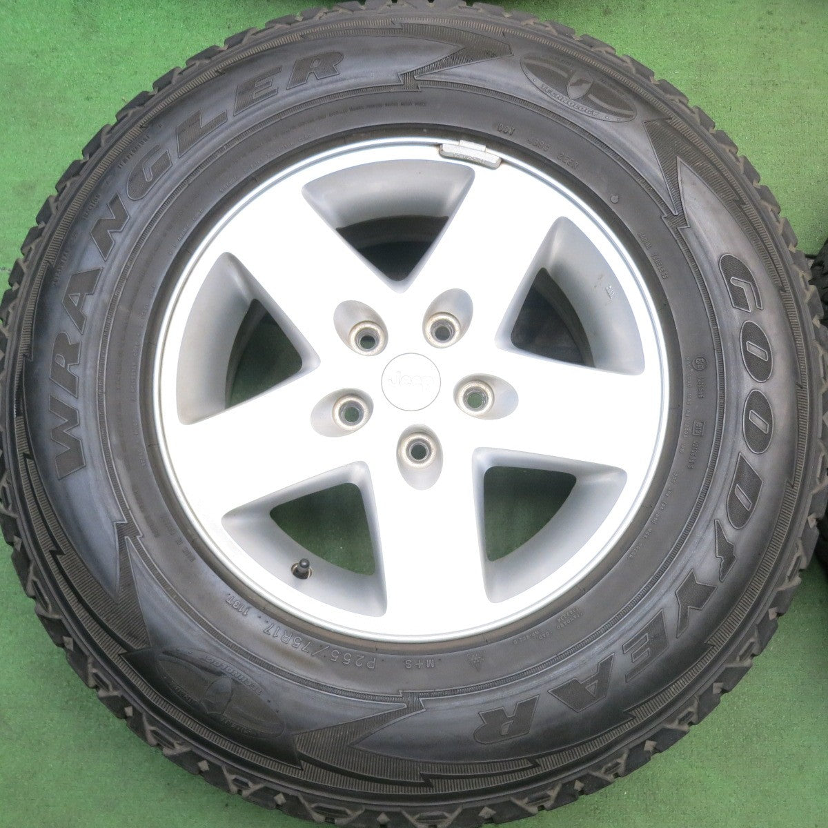 4本価格★ジープ JK ラングラー 純正 255/75R17 グッドイヤー WRANGLER 17インチ PCD127/5H★5092110HAノ