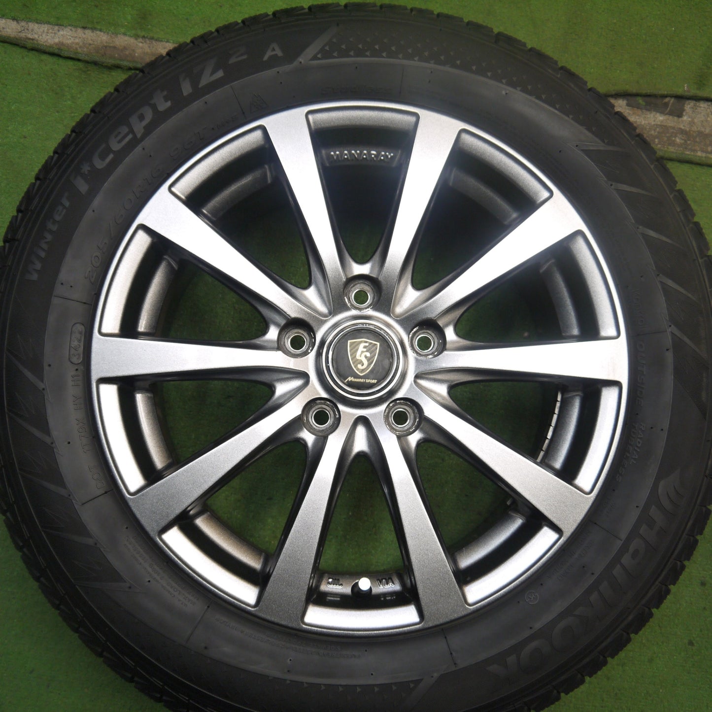 バリ溝！22年！キレイ！9.5分★スタッドレス 205/60R16 ハンコック ウインター アイセプト IZ2A MANARAY SPORT マナレイ スポーツ 16インチ PCD114.3/5H★5072204Hス