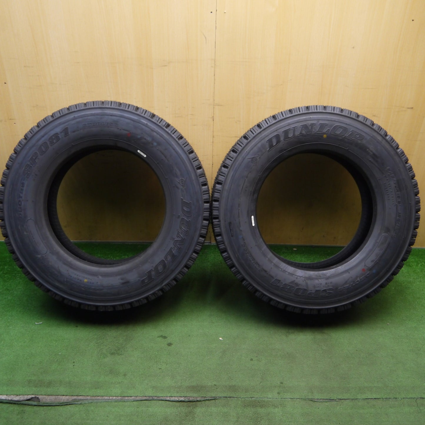未使用！25年！2本★トラック タイヤ 245/70R19.5 136/134J スタッドレス ダンロップ デクテス SP081 DECTES 19.5インチ★6070109KKスタ
