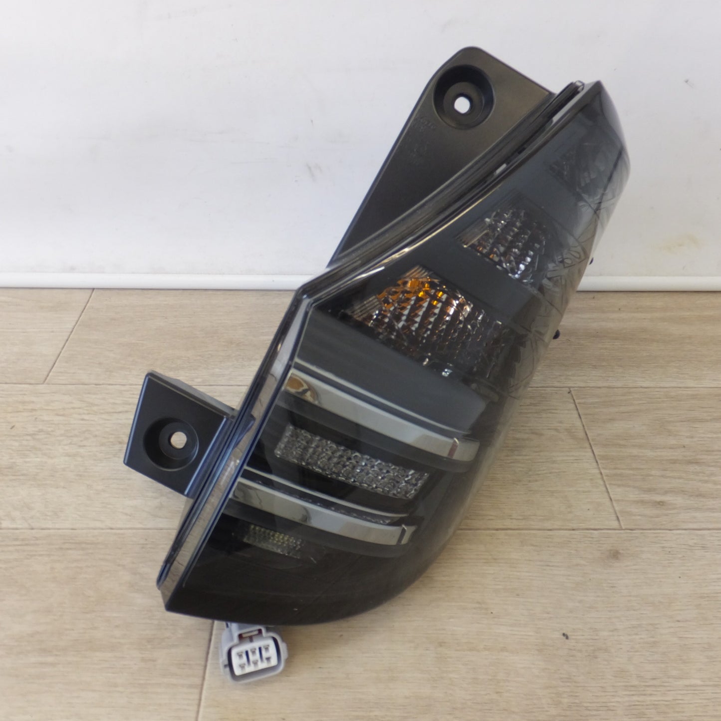 [送料無料] 美品★トヨタ TOYOTA 純正 ヴォクシー 90系 SZグレード テールライト KOITO V1-8 V1-9 4点 セット★