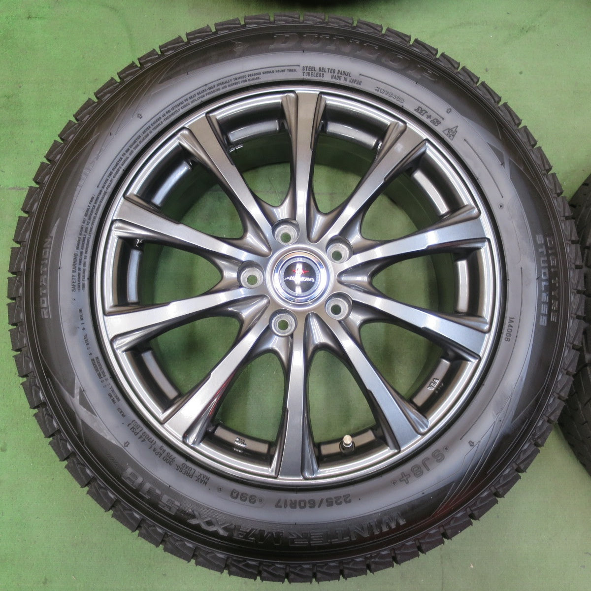 バリ溝！24年！キレイ！ほぼ10分★スタッドレス 225/60R17 ダンロップ ウインターマックス SJ8+ AIRNOVA SB10 エアノヴァ 17インチ PCD114.3/5H★5112401イス