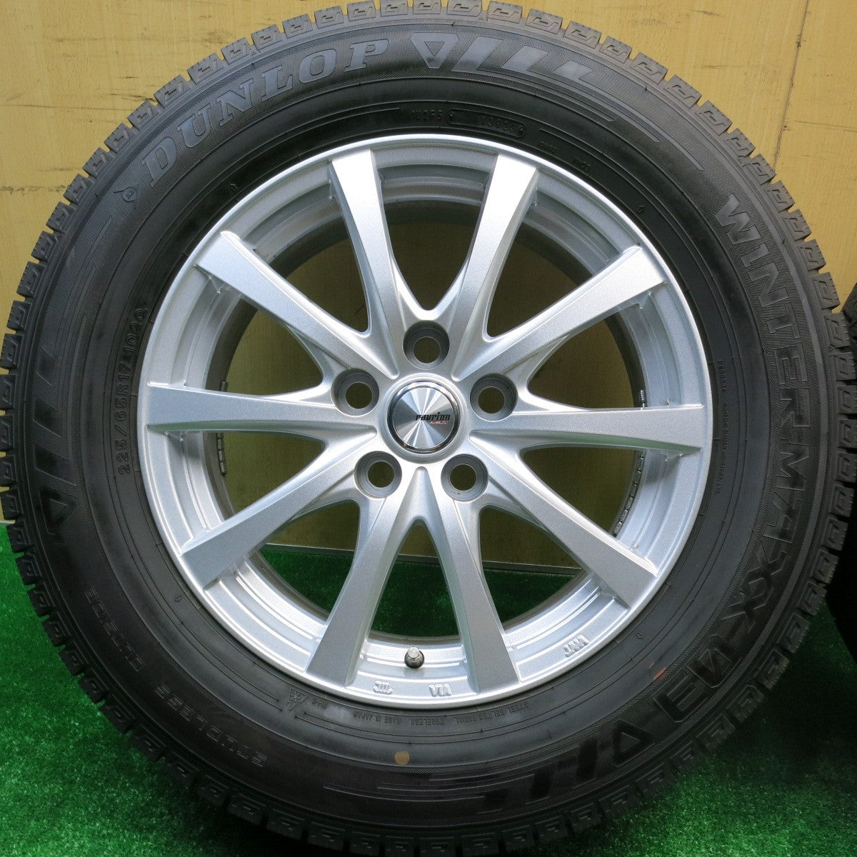 バリ溝！24年！キレイ！9.5分以上★40系 アルファード 等 225/65R17 スタッドレス ダンロップ ウインターマックス 03 ravrion RS01 ラブリオン 17インチ PCD120/5H★5100910HAス