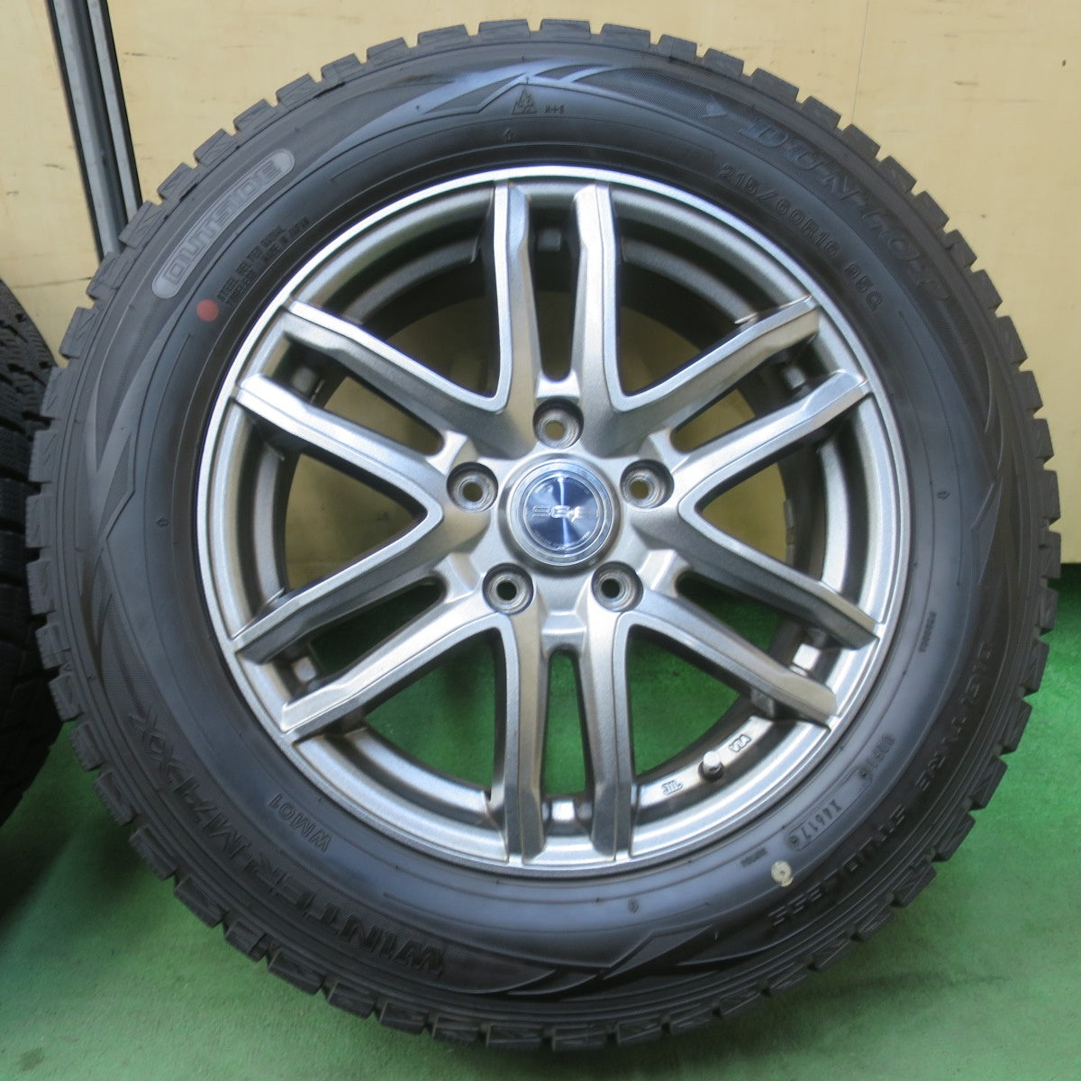 バリ溝！キレイ！9.5分★スタッドレス 215/60R16 ダンロップ ウインターマックス WM01 SG-E 社外 アルミ 16インチ PCD114.3/5H★6011005イス