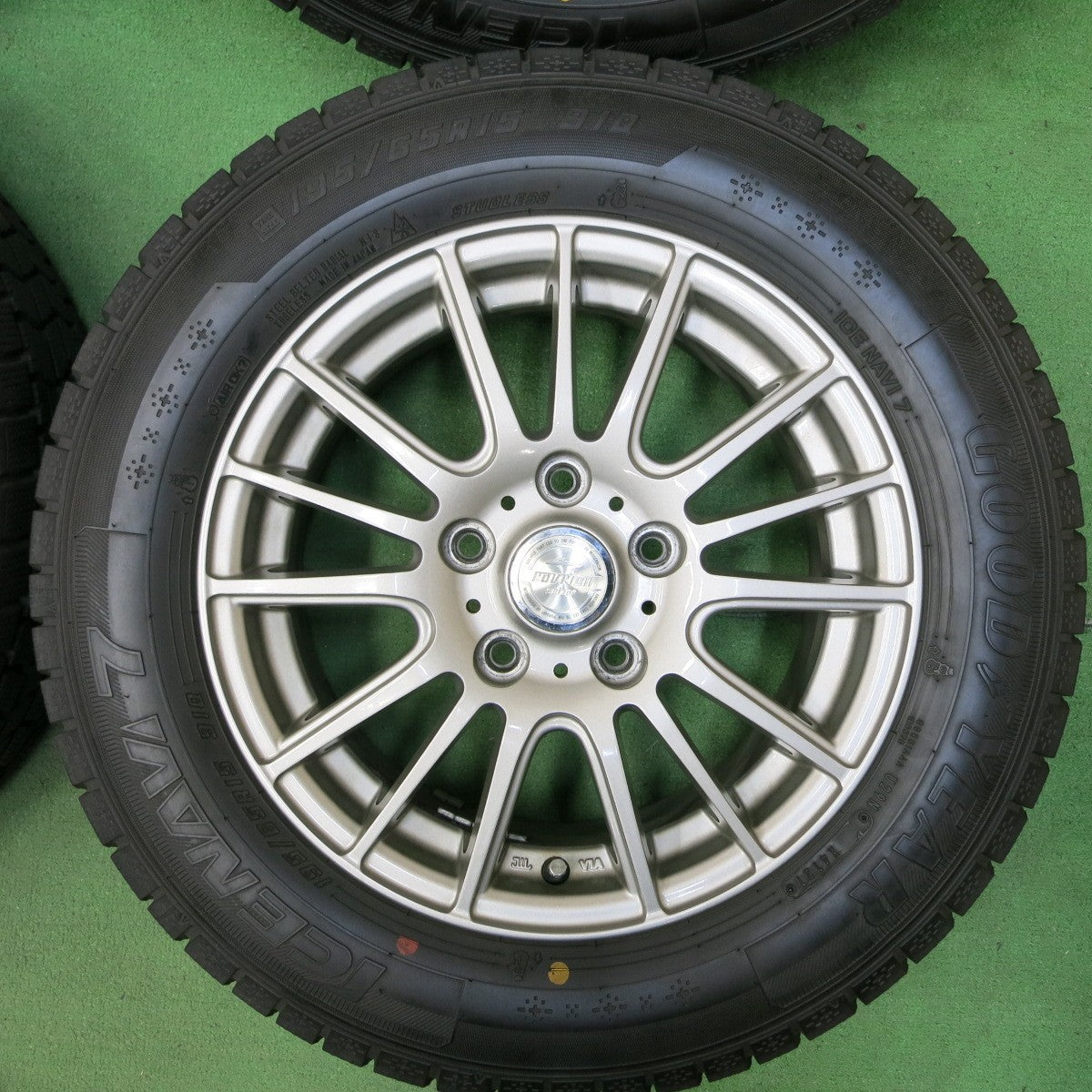 *送料無料* 超バリ溝！21年！キレイ！9.5分以上★スタッドレス 195/65R15 グッドイヤー アイスナビ7 ravrion selzer ラブリオン 15インチ PCD114.3/5H★4090510SYス