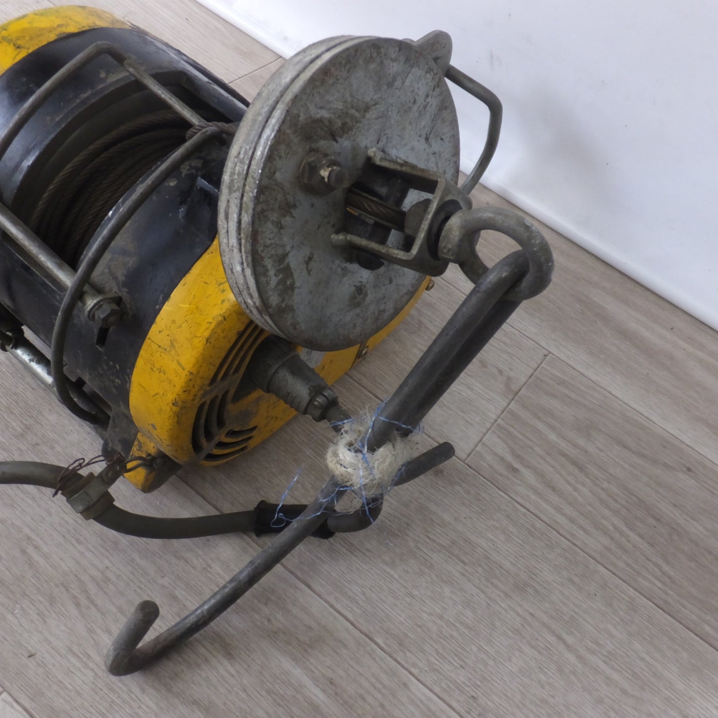 [送料無料] ★リョービ RYOBI 小型ウインチ WI-61C　最大捲上荷重 60kg 揚程 20m　100V 50/60Hz★