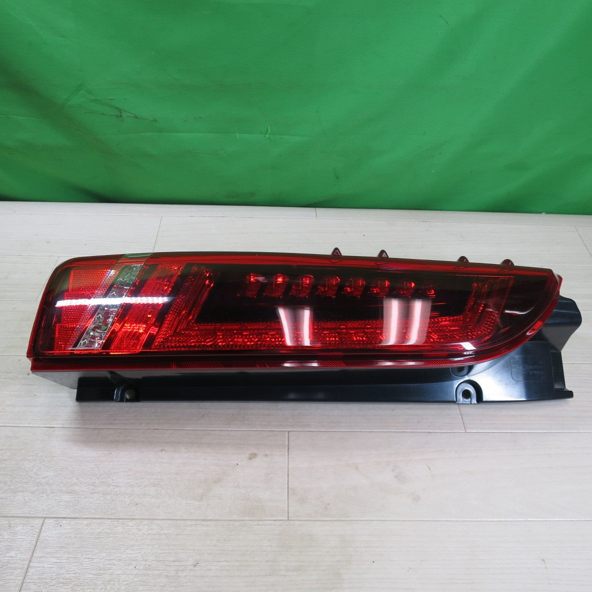 [送料無料] 左右セット☆200系 ハイエース 1～6型 LED テールランプ 415COBRA CB-LSP-R002 ライトセーバー プレステージ ダークレッド テールライト 現状品☆