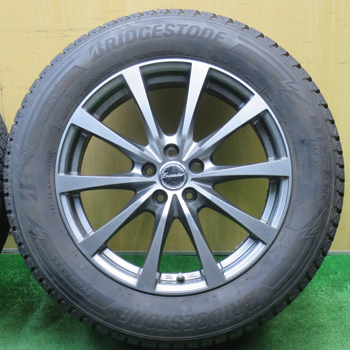 バリ溝！キレイ！9分★フォレスター XV 等 225/60R17 スタッドレス ブリヂストン ブリザック DM-V3 Exceeder エクシーダー 17インチ PCD100/5H★5121805NJス
