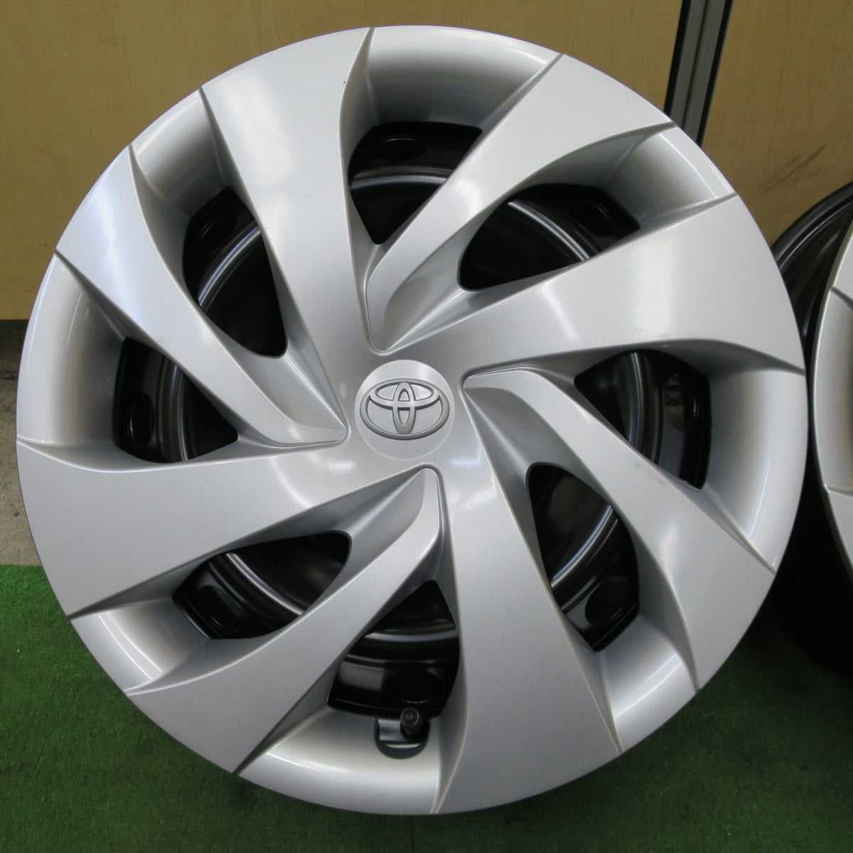 新車外し★トヨタ ヤリス 純正 スチール ホイール 14インチ 14×5.5J PCD100/4H★6060102NGホ