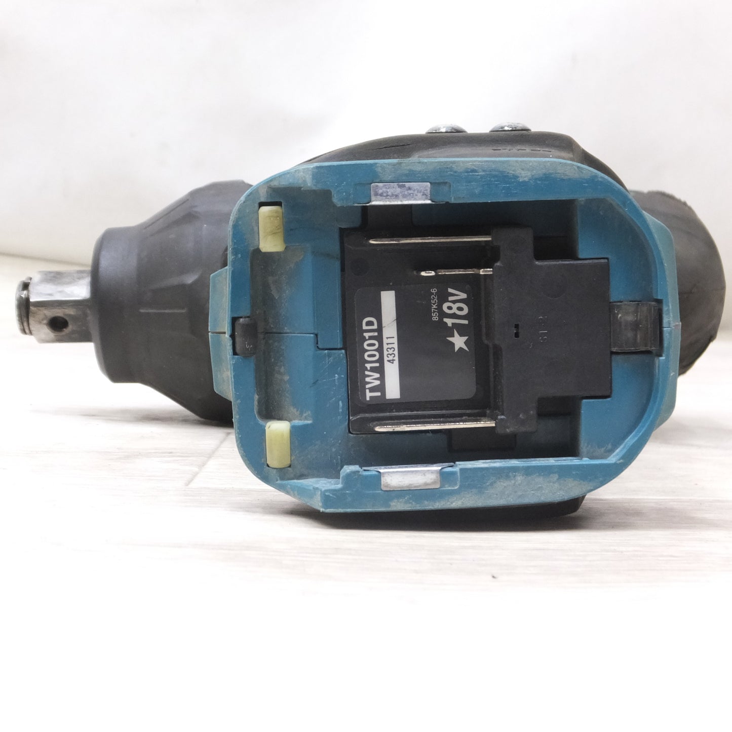 [送料無料] ◆マキタ 充電式 インパクト レンチ 18V TW1001D 充電器 ケース 付き 電動 工具◆