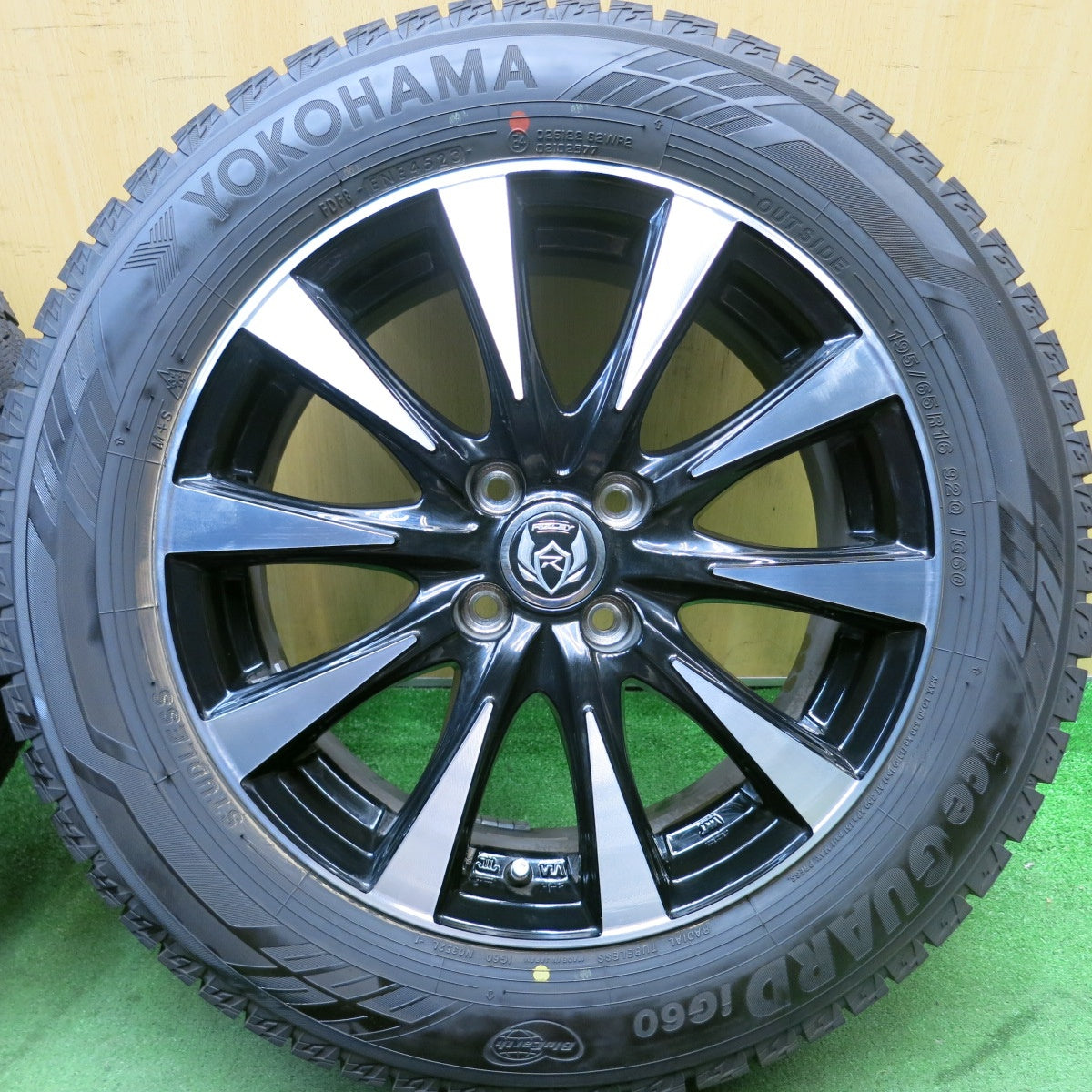 バリ溝！23年！キレイ！ほぼ10分★スタッドレス 195/65R16 ヨコハマ アイスガード iG60 RiZLEY ライツレー 16インチ PCD100/4H★5090404HAス