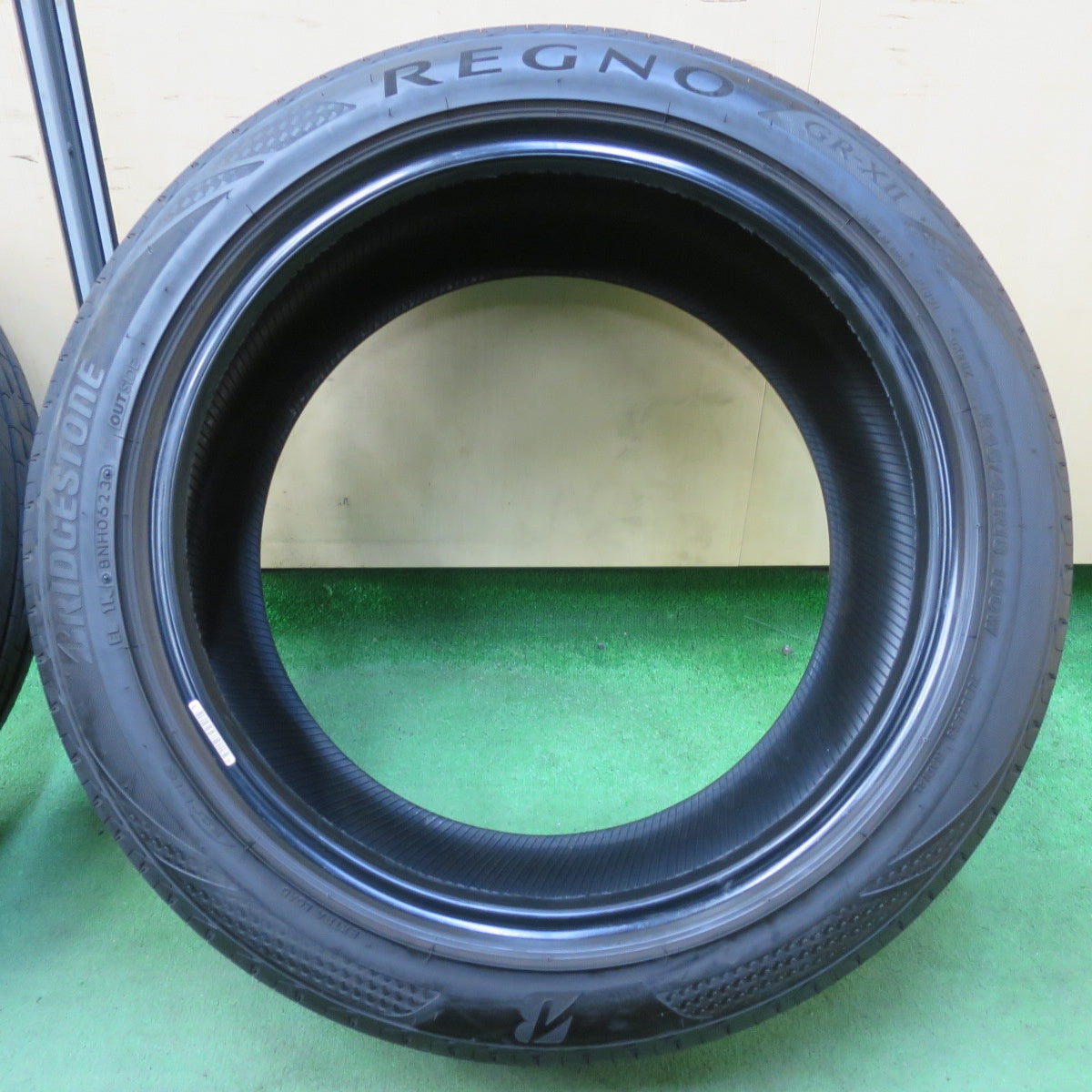 バリ溝！23年！9.5分★245/45R18 ブリヂストン レグノ GR-X2 タイヤ 18インチ スカイライン フーガ BMW 5シリーズ 等★5042807イノタ