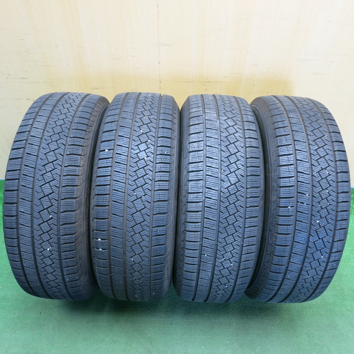 バリ溝！22年！キレイ！9分★スタッドレス 225/65R17 ピレリ アイスゼロ アシンメトリコ VELVA SPORTZ ヴェルヴァ 17インチ PCD114.3/5H★6052403HAス