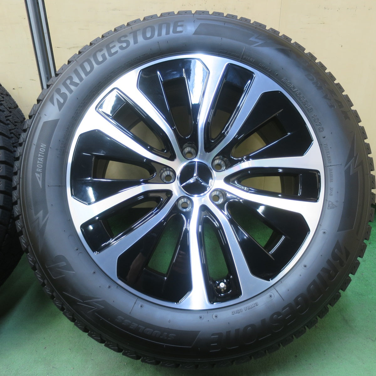 新車外し！ほぼ未使用！24年◎ベンツ GLC クーペ X254 C254 純正 235/60R18 スタッドレス ブリヂストン ブリザック DM-V3 18インチ PCD112/5H◎6063002イス