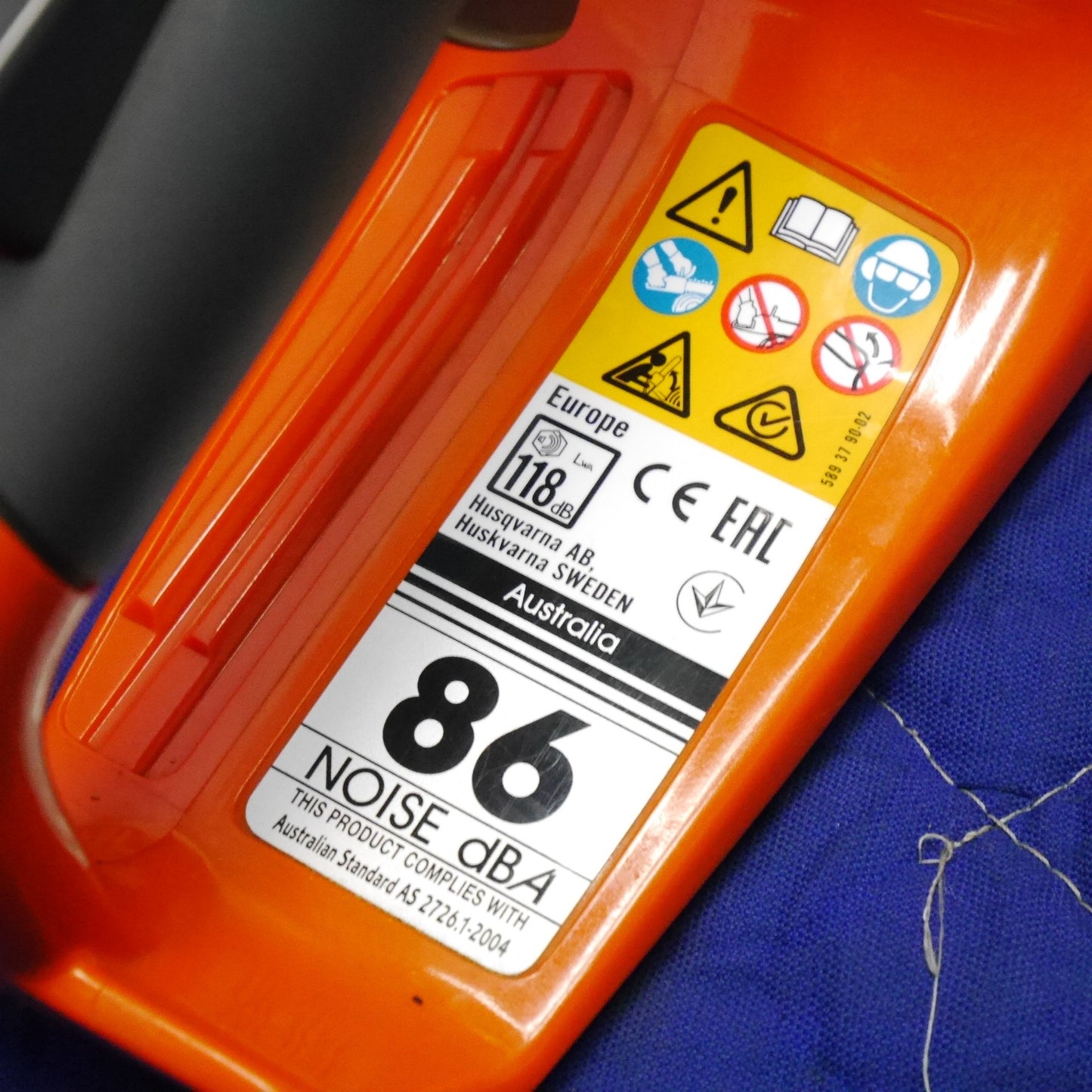 [送料無料] キレイ☆Husqvarna ハスクバーナ エンジン チェーンソー 560XP チェンソー 切断機 ガイドバー 約44cm②☆