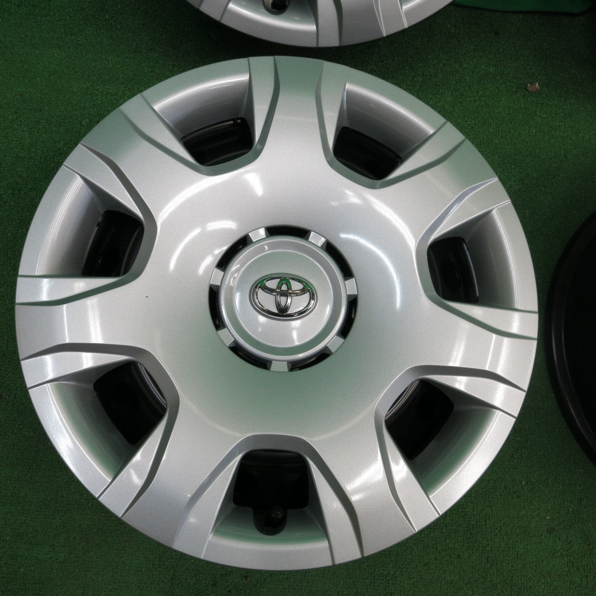 *送料無料* 新車外し★トヨタ 200系 ハイエース 純正 スチール ホイール 15インチ J15×6J PCD139.7/6H★4042204ナホ