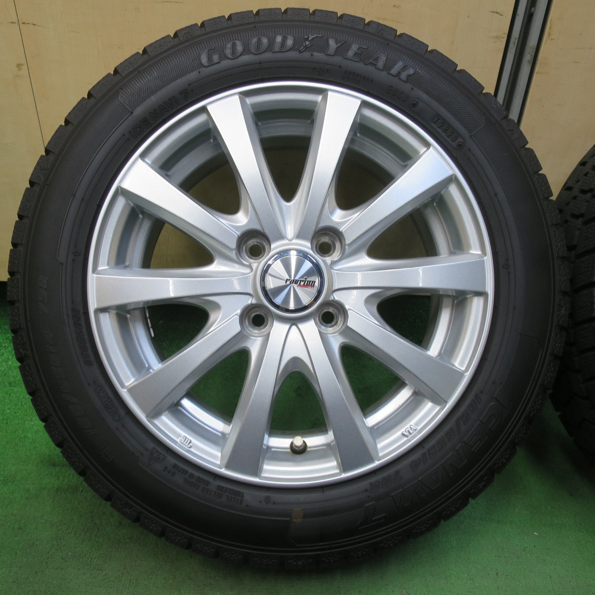 バリ溝！23年！キレイ！ほぼ10分★スタッドレス 165/65R14 グッドイヤー アイスナビ7 ravrion RS01 ラブリオン 14インチ PCD100/4H★5081802イス