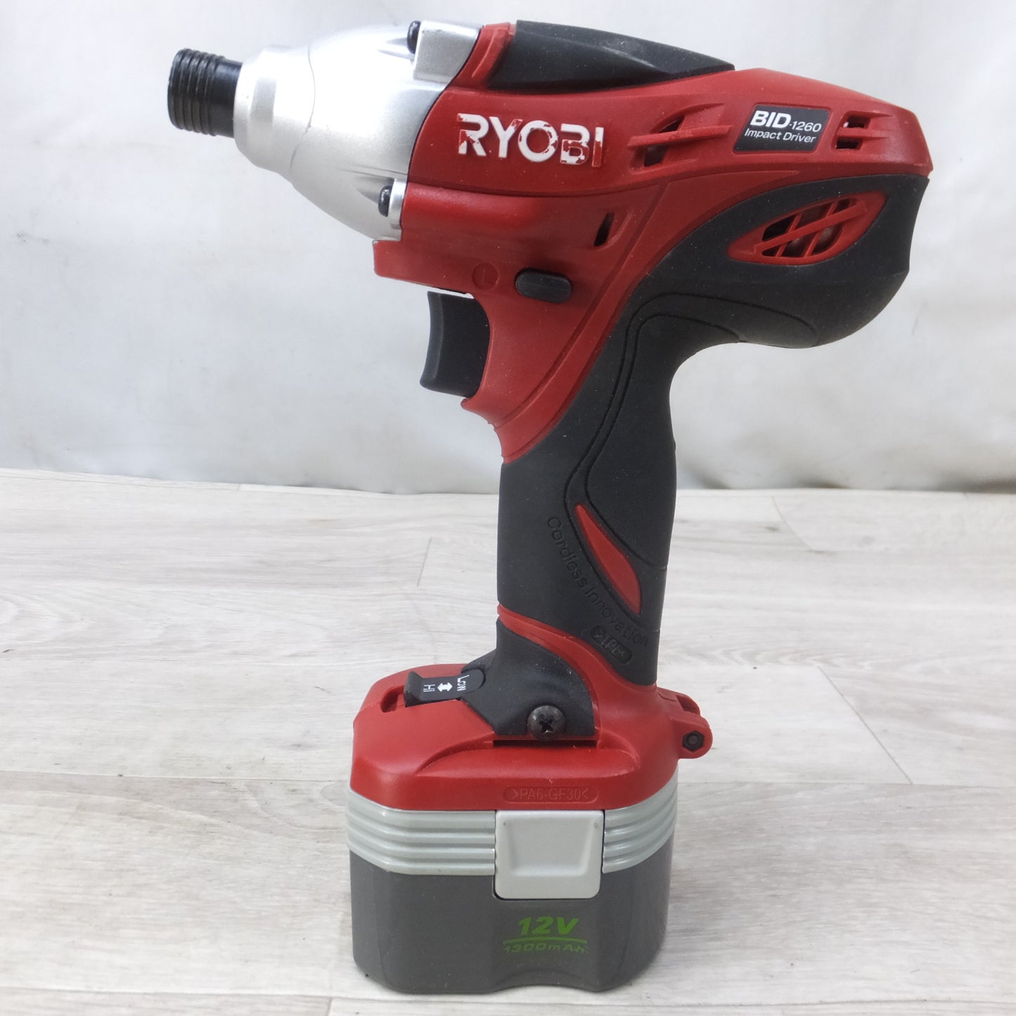 [送料無料] バッテリー2個◆リョービ 充電式 インパクト ドライバ 12V BID-1260 充電器 ケース 付き 電動 工具◆