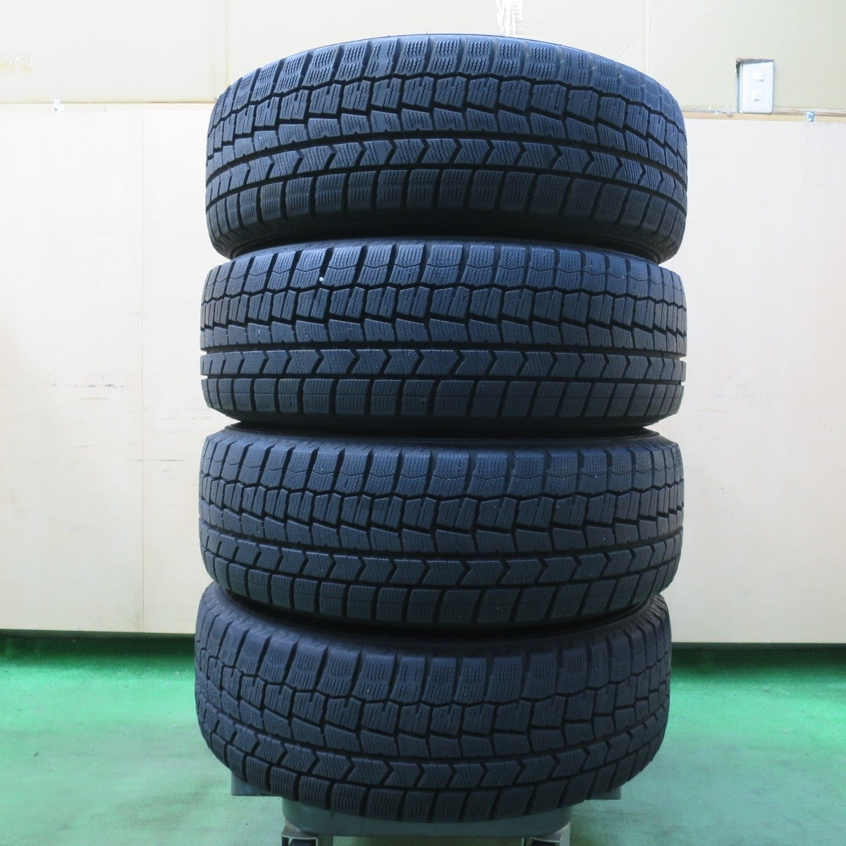 バリ溝！22年！9.5分以上★スタッドレス 195/65R15 ダンロップ ウインターマックス WM02 ravrion ラブリオン 15インチ PCD114.3/5H★5040502イス