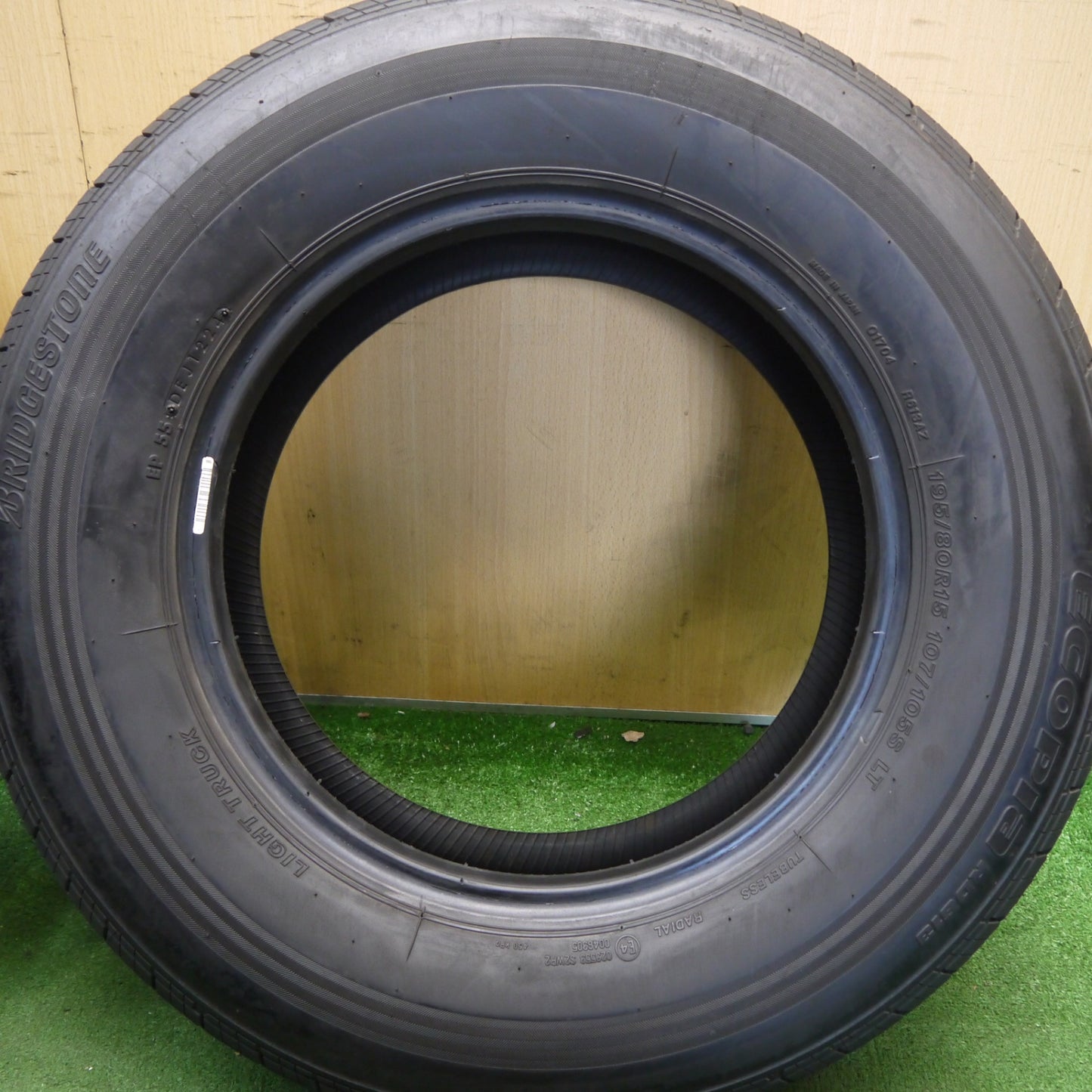 バリ溝！24年！9分★195/80R15 107/105S ブリヂストン エコピア RD613 タイヤ 15インチ ハイエース キャラバン 等★6060501Hノタ