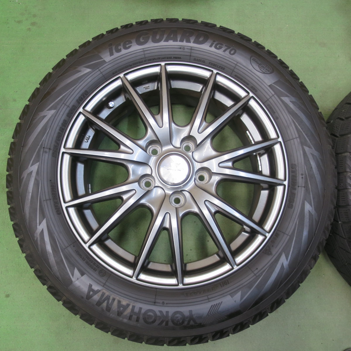 キレイ★スタッドレス 215/60R16 ヨコハマ アイスガード iG70 VELVA SPORT ヴェルヴァ スポーツ 16インチ PCD114.3/5H★6040711イス