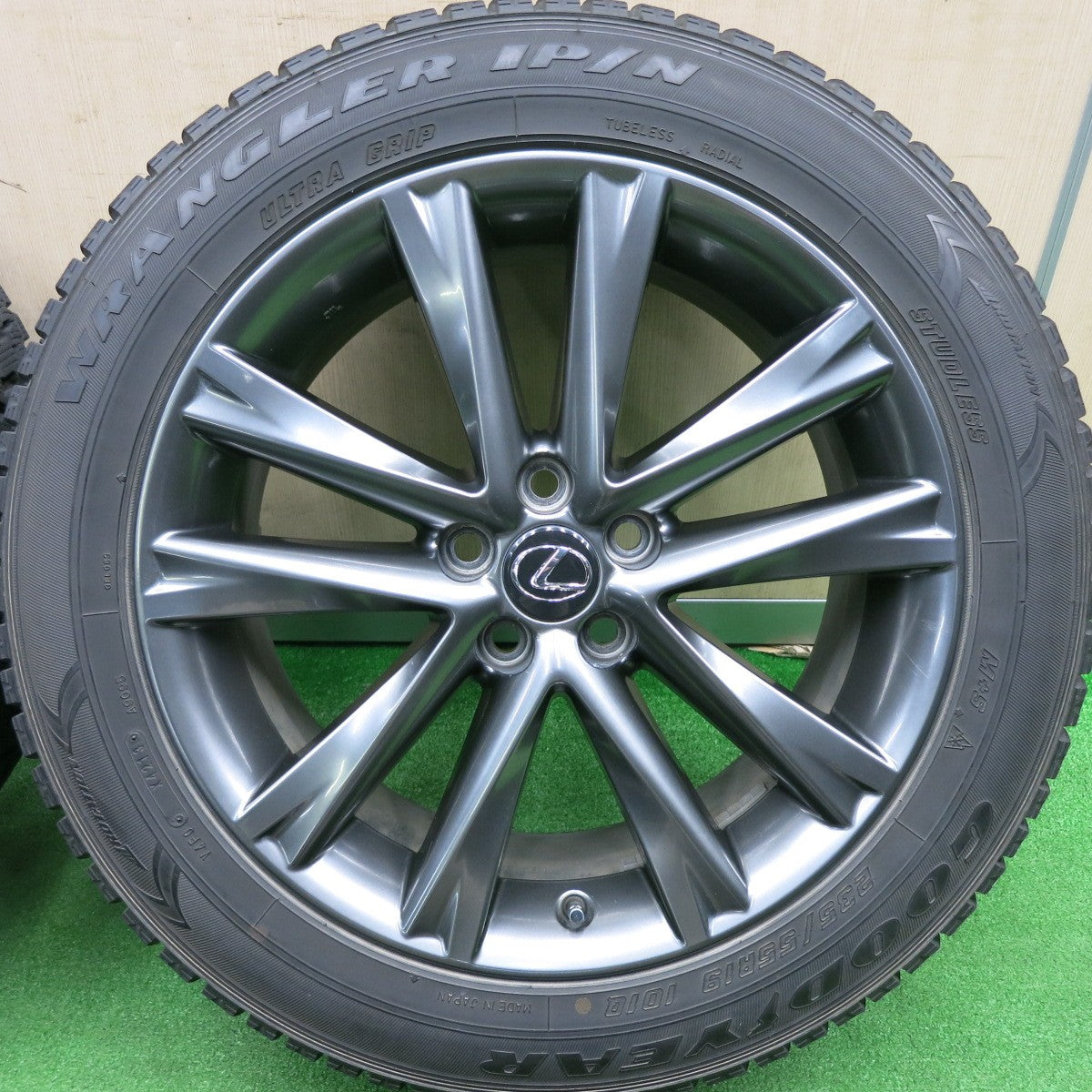 [送料無料] バリ溝！キレイ！9分★レクサス 10系 RX Fスポーツ 純正 235/55R19 スタッドレス グッドイヤー WRANGLER IP/N 19インチ PCD114.3/5H★4112905HAス