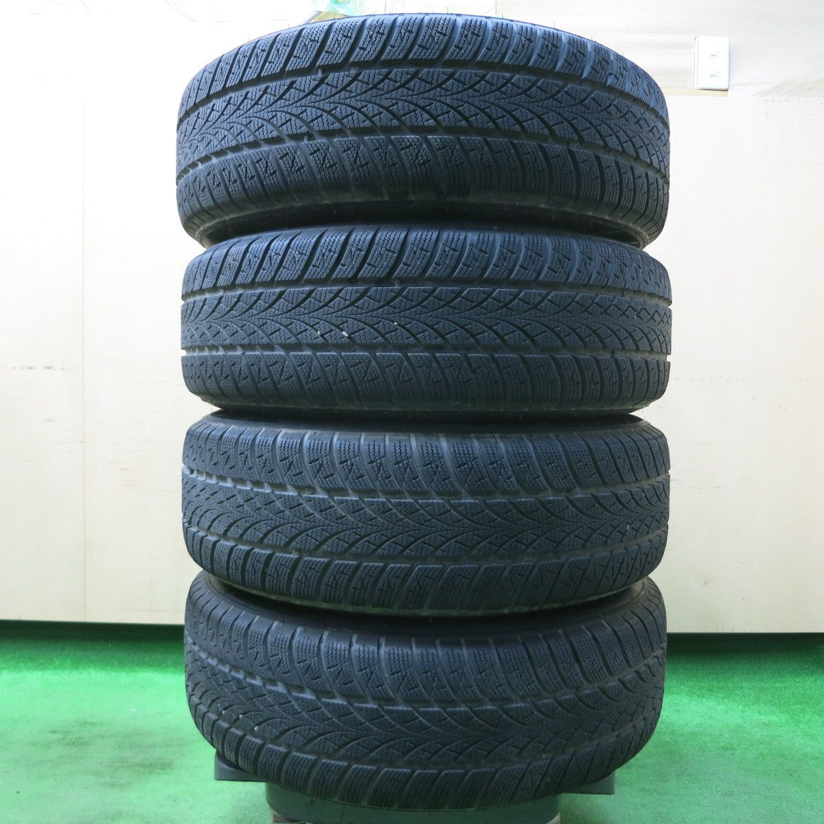 *送料無料* バリ溝！22年！キレイ！8.5分★スタッドレス 195/65R15 トライアングル WinterX TW401 HARZEL Ares 15インチ PCD114.3/5H★4041008イス