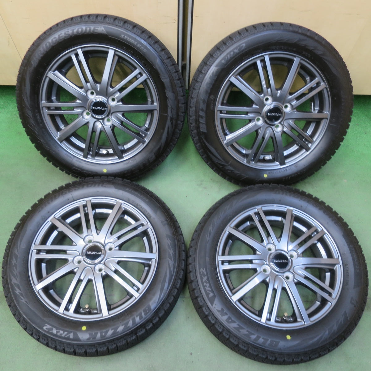 バリ溝！24年！キレイ！9分◎スタッドレス 155/65R14 ブリヂストン ブリザック VRX2 BALMINUM BR10 バルミナ 14インチ PCD100/4H◎6100706イス