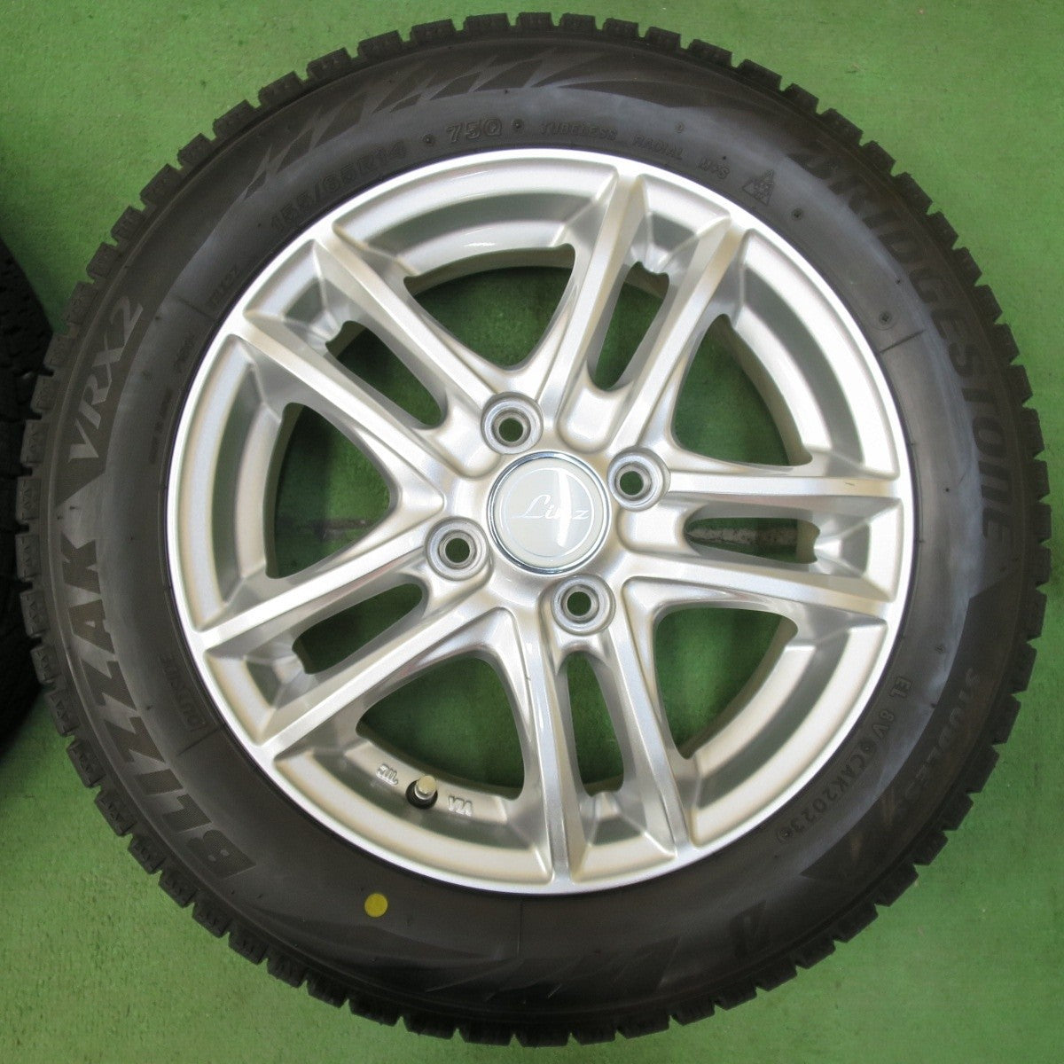 バリ溝！23年！キレイ！ほぼ10分★スタッドレス 155/65R14 ブリヂストン ブリザック VRX2 Linz 社外 アルミ 14インチ PCD100/4H★5013113イス
