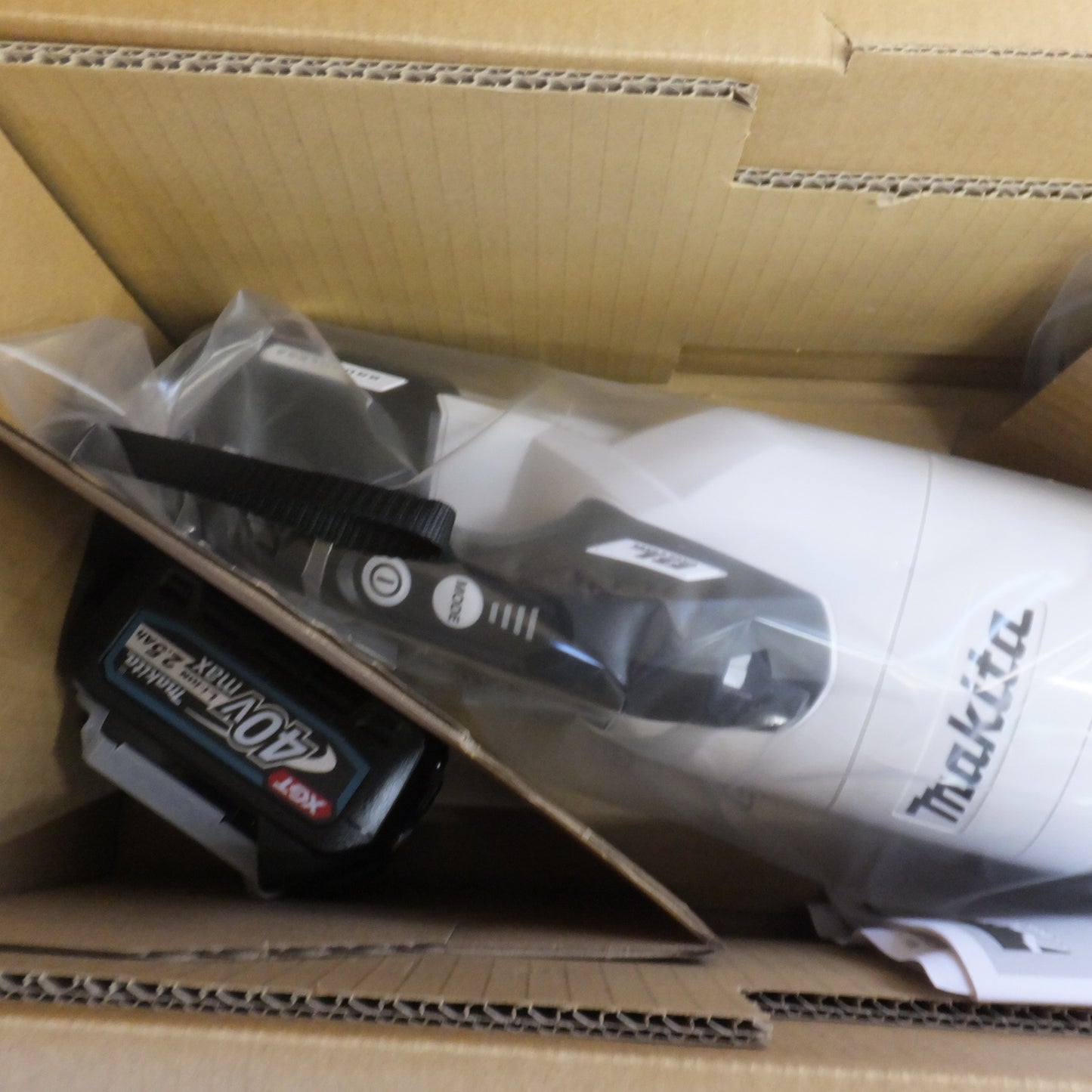 ●複数在庫有●[送料無料] 未使用★マキタ makita 充電式クリーナ CL003GRDW 白 40Vmax サイクロン一体式 ワンタッチスイッチ★