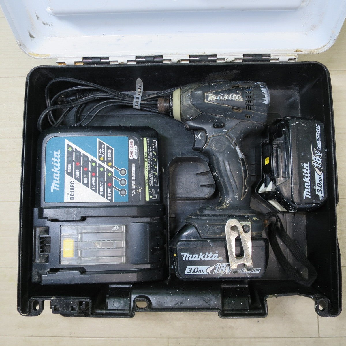 [送料無料] バッテリー2個付☆マキタ 充電式 インパクトドライバ TD146D RFXB 電動 工具 18V BL1830 充電器 DC18RC makita☆