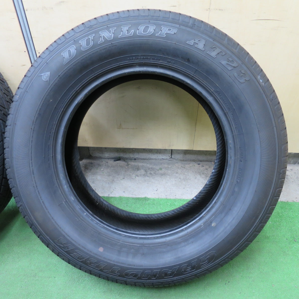 バリ溝！23年！9.5分★265/65R18 ダンロップ AT23 グラントレック タイヤ 18インチ ランクル 250 300 レクサス GX LX 等★6021801NGノタ