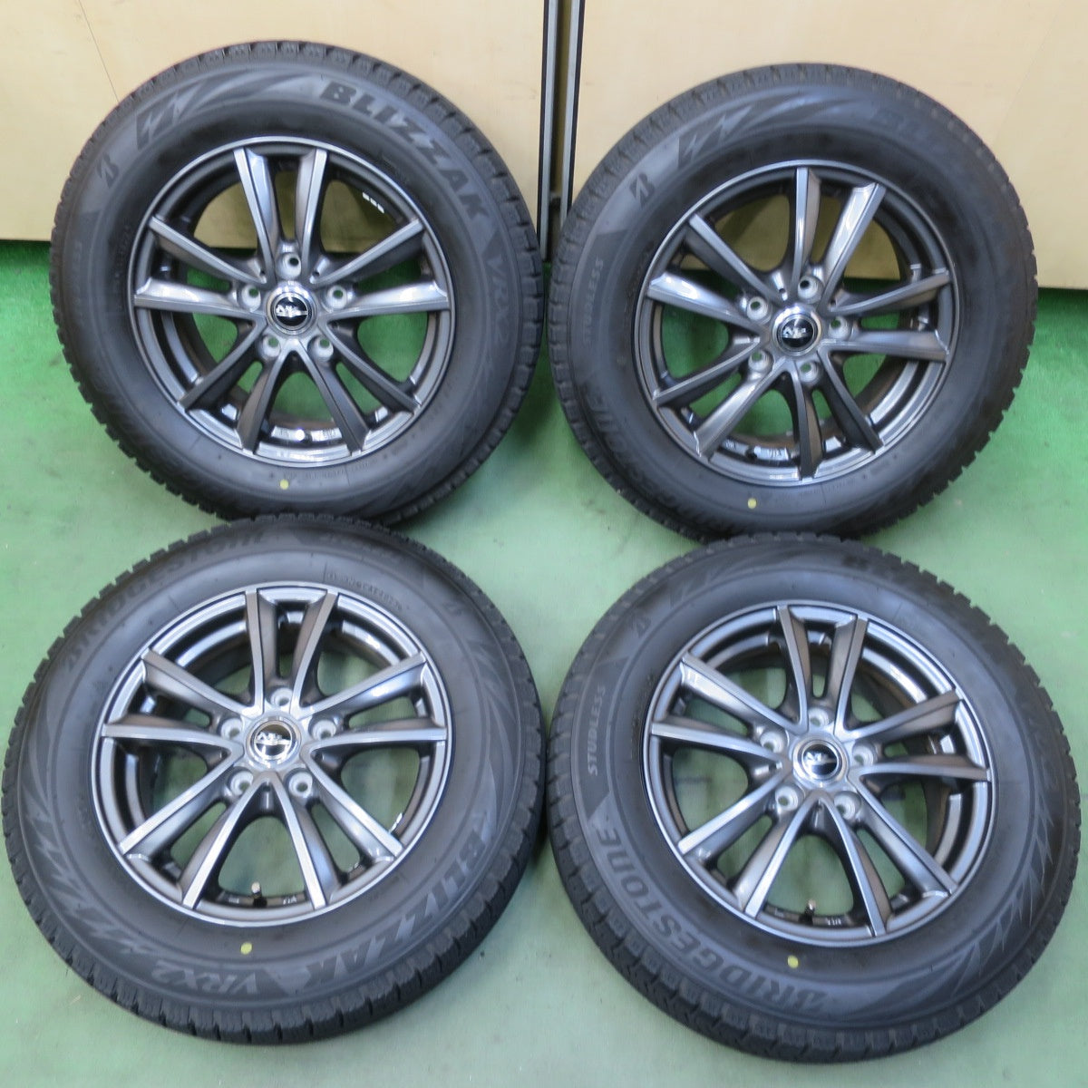 バリ溝！23年！キレイ！9分◎スタッドレス 195/65R15 ブリヂストン ブリザック VRX2 NIRVANA NV ニルヴァーナ ニルバーナ 15インチ PCD114.3/5H◎6100604イス