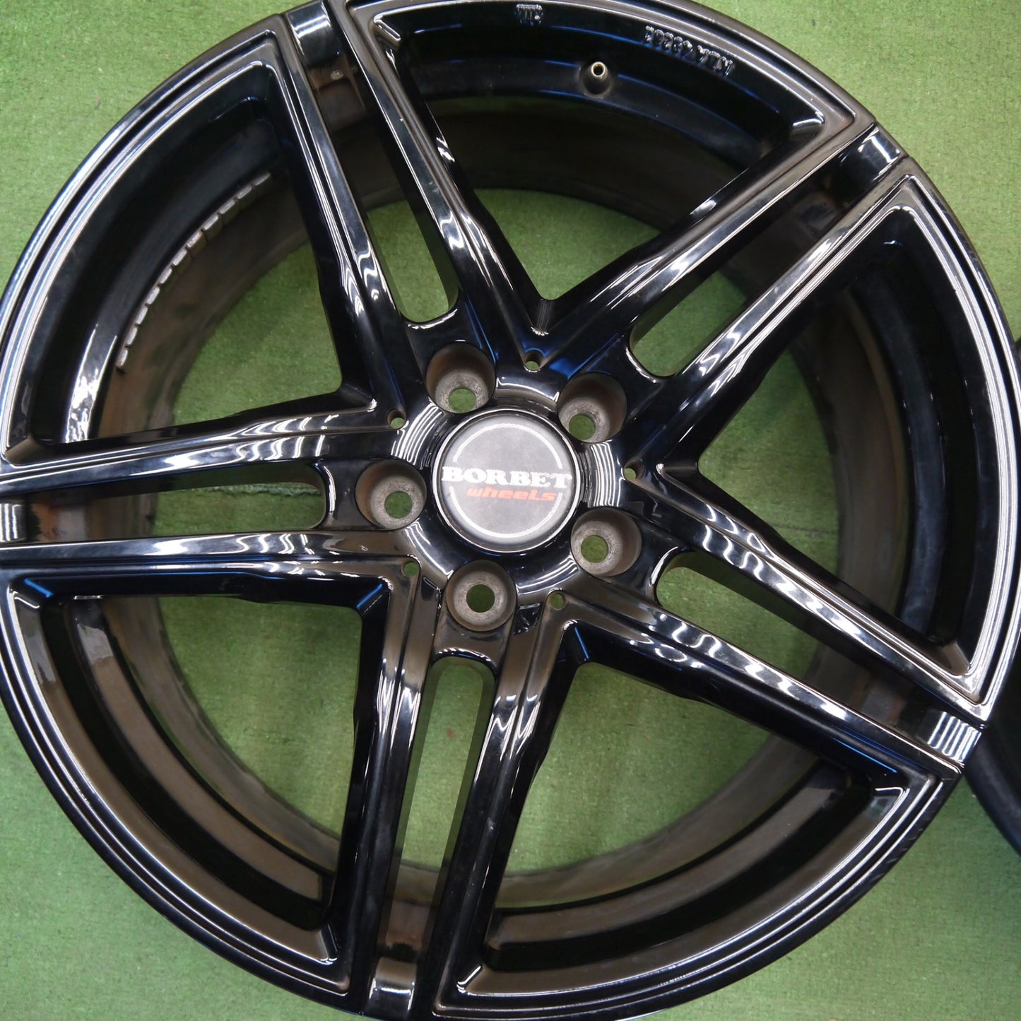 キレイ★BORBET XRT 18インチ ホイール ボルベット 18×8J PCD114.3/5H★6042402Hホ