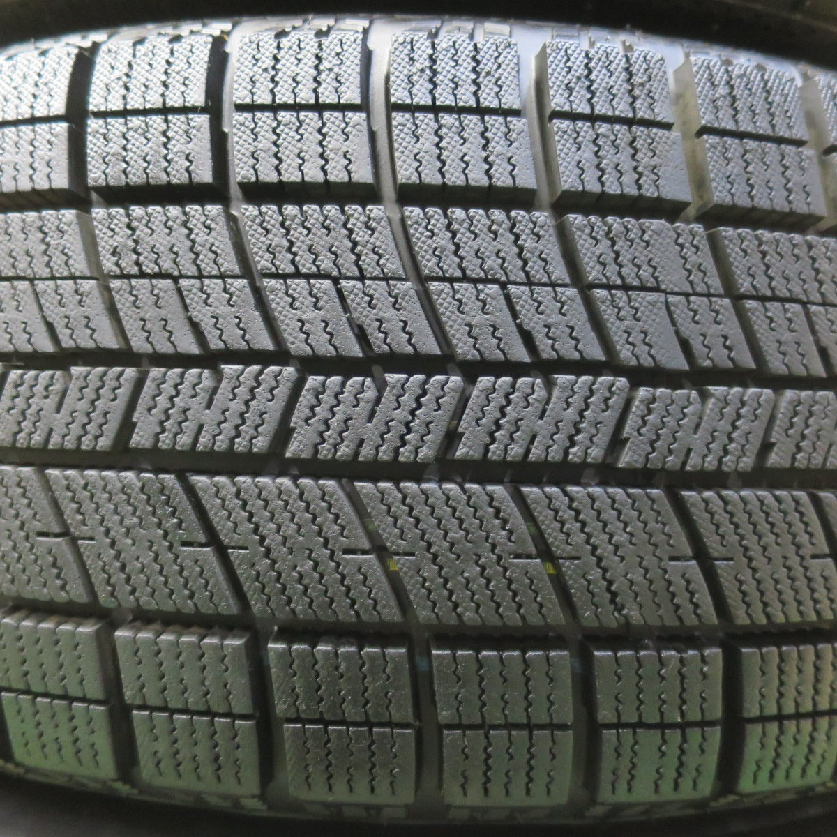 バリ溝！24年！キレイ！ほぼ10分◎スタッドレス 215/60R17 ナンカン アイス アクティバ AW-1 EMBELY エンベリー 17インチ PCD114.3/5H◎6081601イス