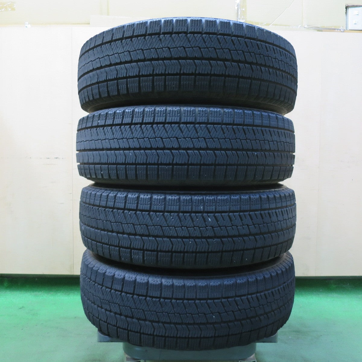 バリ溝！22年！キレイ！8.5分★スタッドレス 185/65R15 ブリヂストン ブリザック VRX2 ROZEST ローゼスト 15インチ PCD100/4H★5082805イス