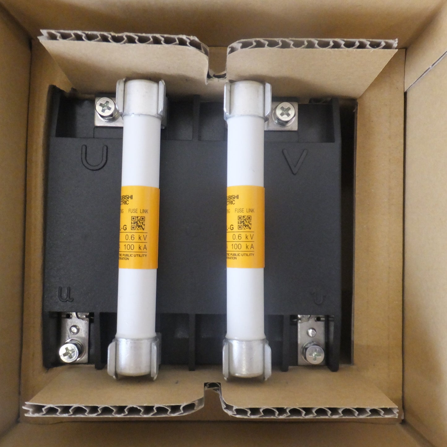 ●複数在庫有●[送料無料] 未使用★三菱 MITSUBISHI 電力管理用計器 計器用変成器 PE-15F 440/110V 　ヒューズ付 PL-G T2A 0.6kV 100kA★