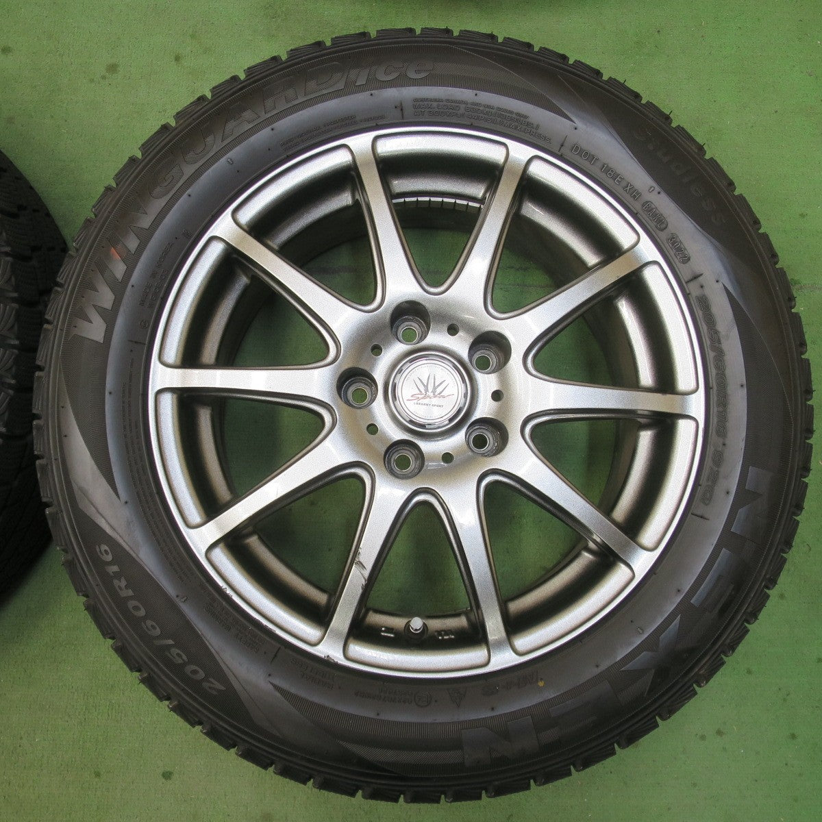 バリ溝！22年！キレイ！9分★LOXARNY SPORT 205/60R16 スタッドレス ネクセン WINGUARD ice ロクサーニ スポーツ 16インチ PCD114.3/5H★6012704イス