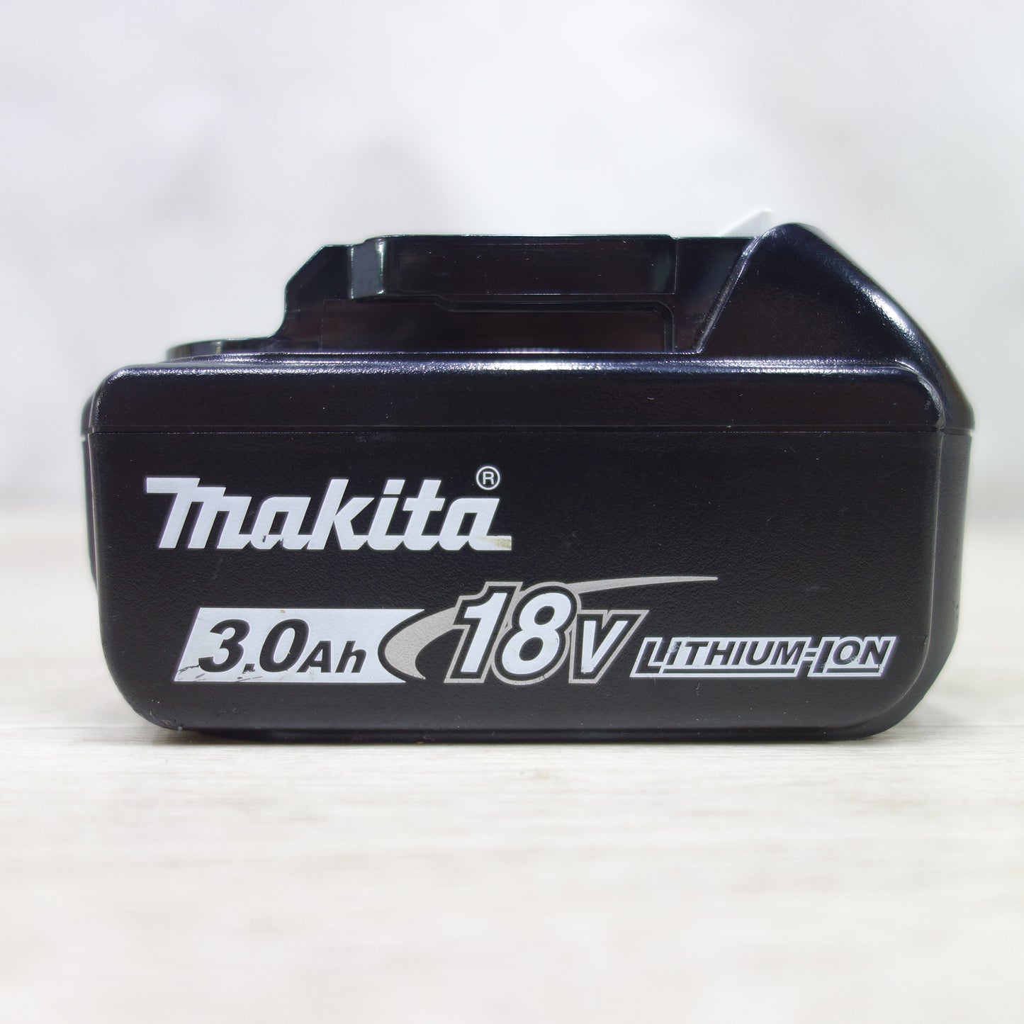 [送料無料] キレイ◆マキタ リチウム イオン バッテリー BL1830B 18V 3.0Ah 充電 電池 バッテリ Makita◆